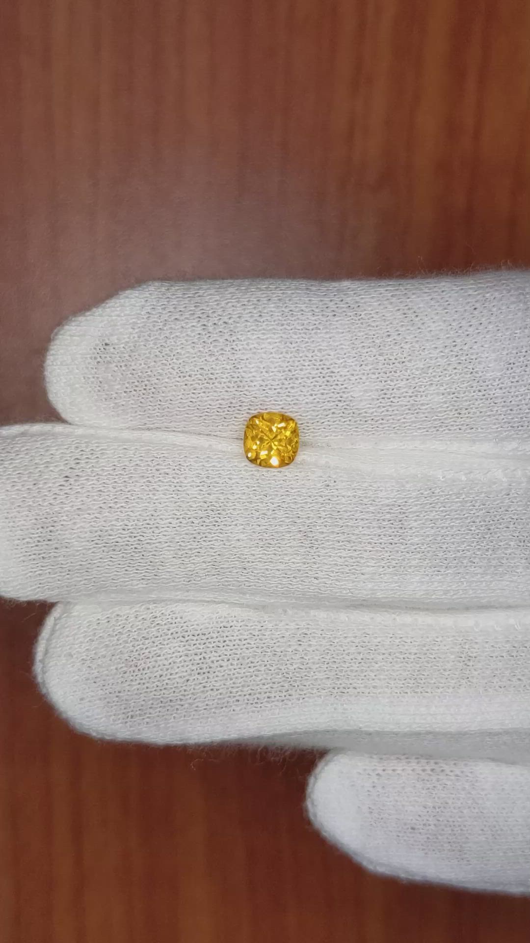 0.68 Ct. Yellowish Orange Sapphire from Ceylon (Sri Lanka) Size Video