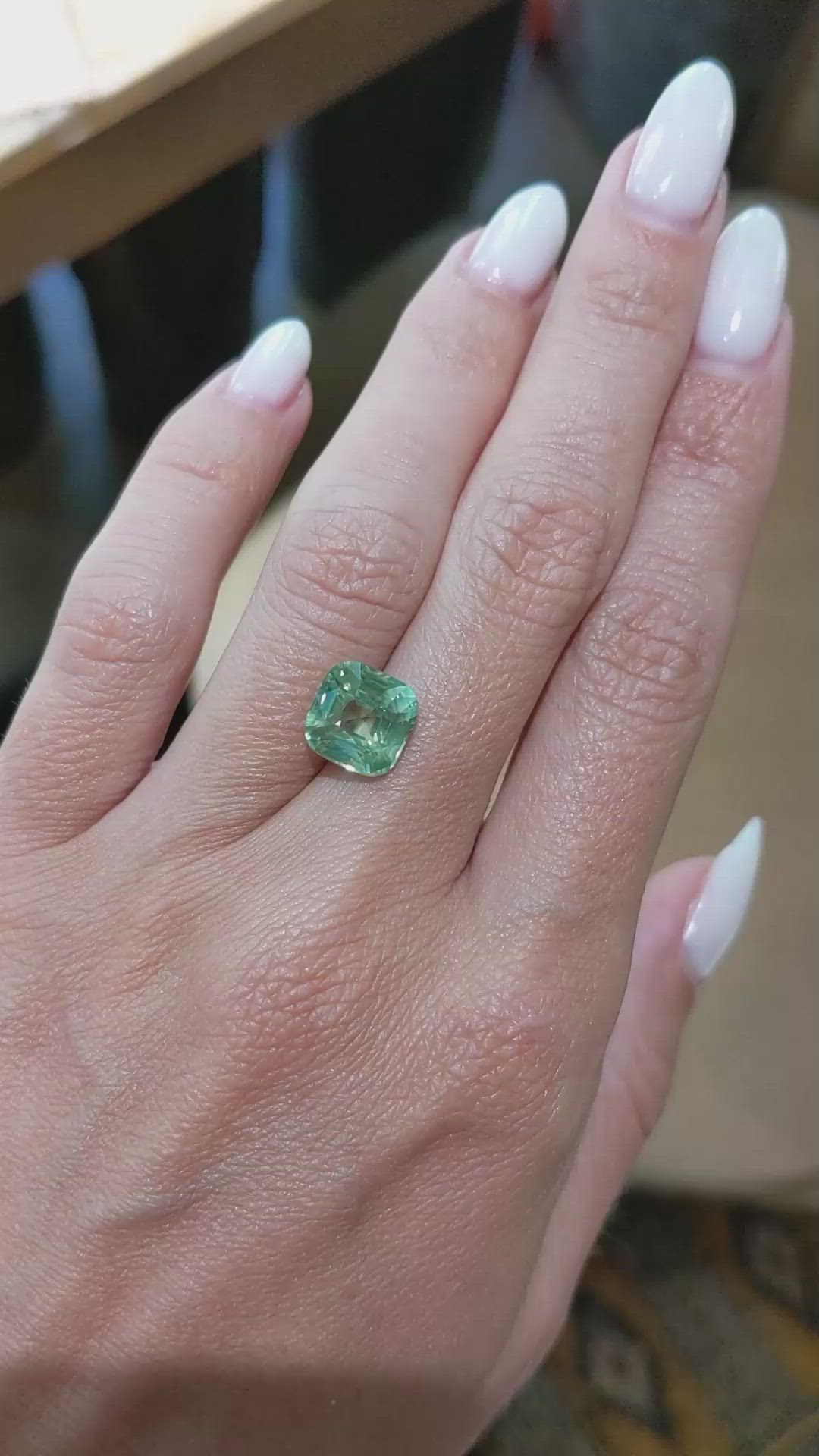 5.09 Ct. Yellowish Green Sapphire from Ceylon (Sri Lanka) Size Video
