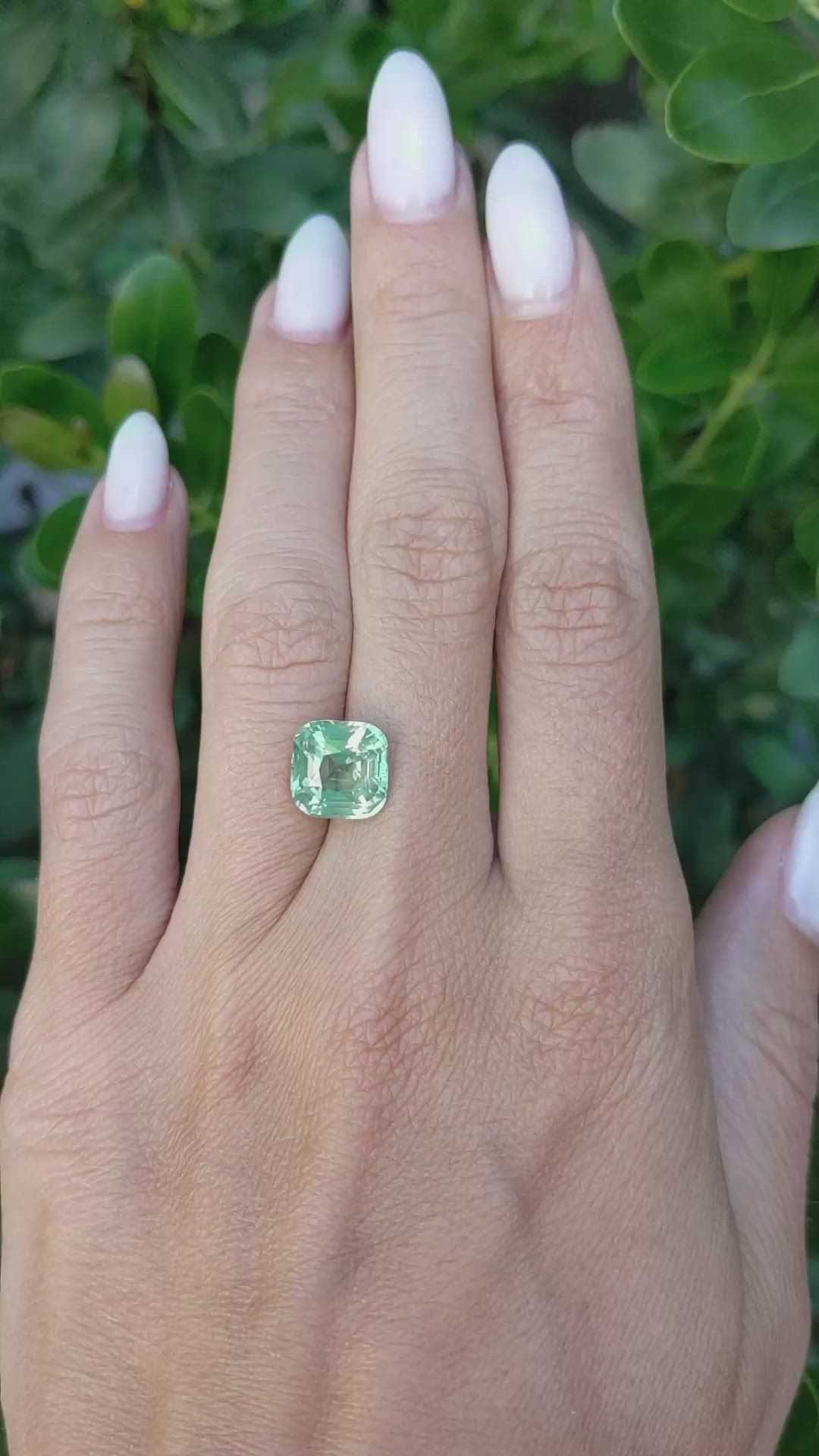 5.09 Ct. Yellowish Green Sapphire from Ceylon (Sri Lanka) Size Video