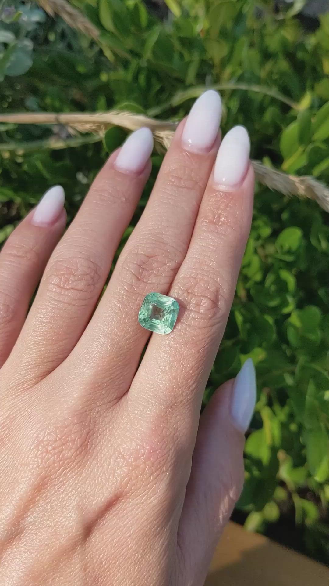 5.09 Ct. Yellowish Green Sapphire from Ceylon (Sri Lanka) Size Video