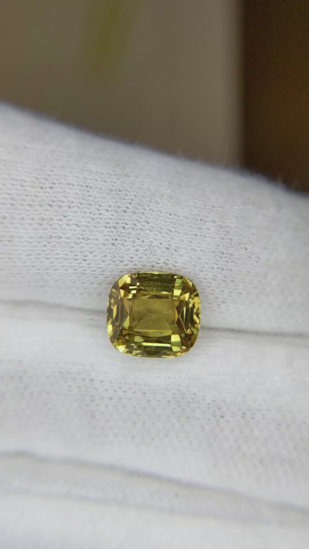 4.54 Ct. Sapphire from Ceylon (Sri Lanka) Size Video