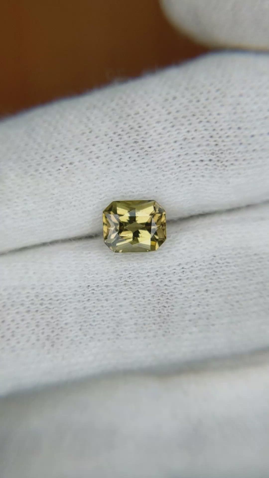 1.37 Ct. Greenish Yellow Sapphire from Ceylon (Sri Lanka) Size Video