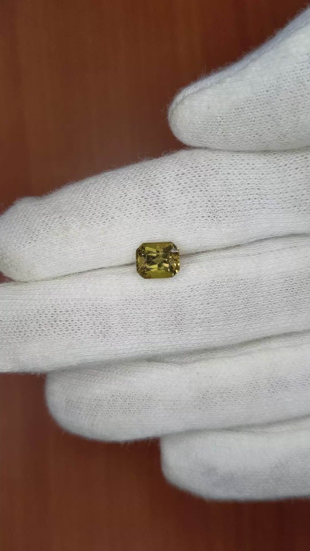 1.37 Ct. Greenish Yellow Sapphire from Ceylon (Sri Lanka) Size Video