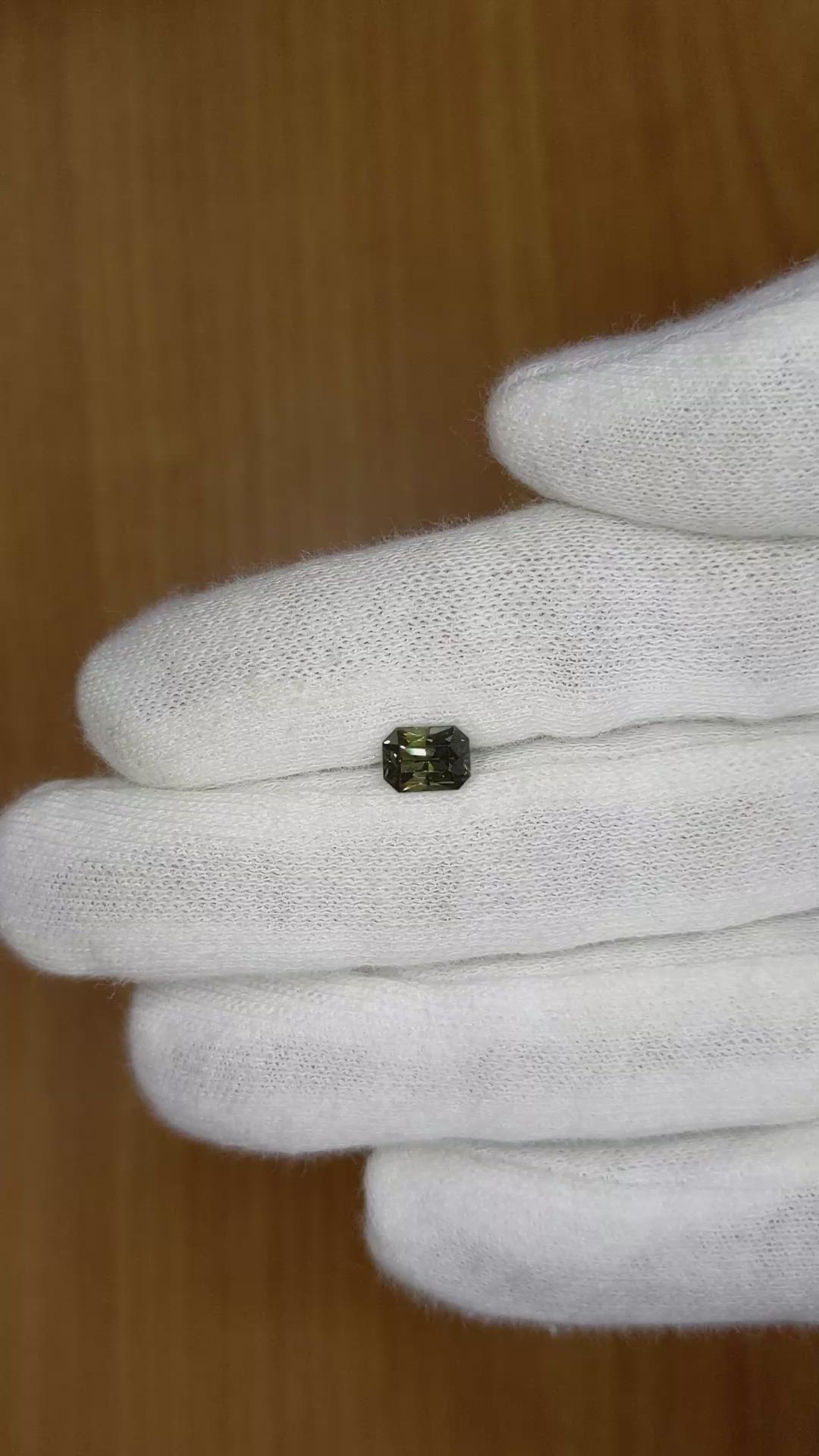 1.31 Ct. Sapphire from Ceylon (Sri Lanka) Size Video