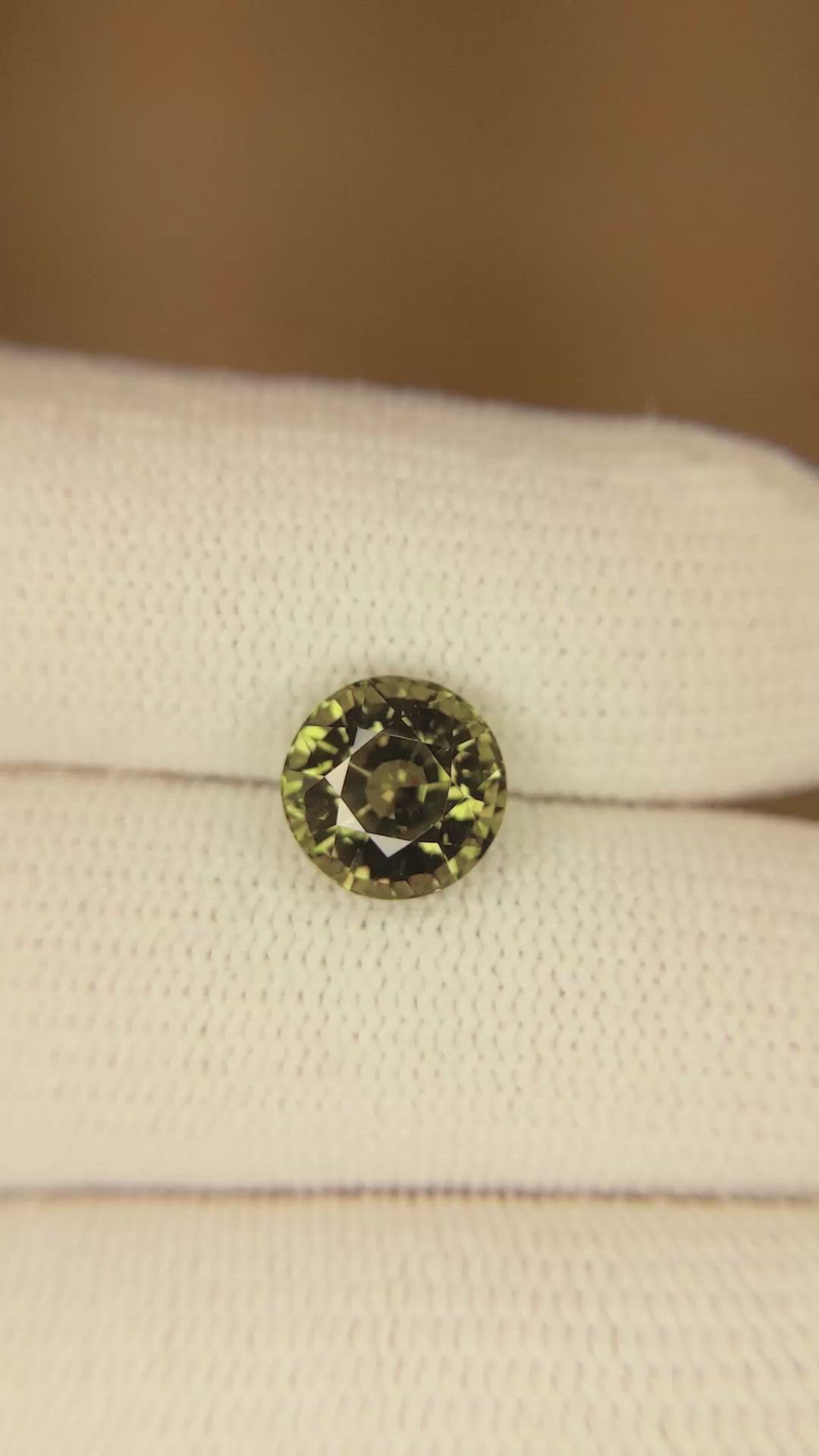 3.49 Ct. Green Sapphire from Ceylon (Sri Lanka) Size Video