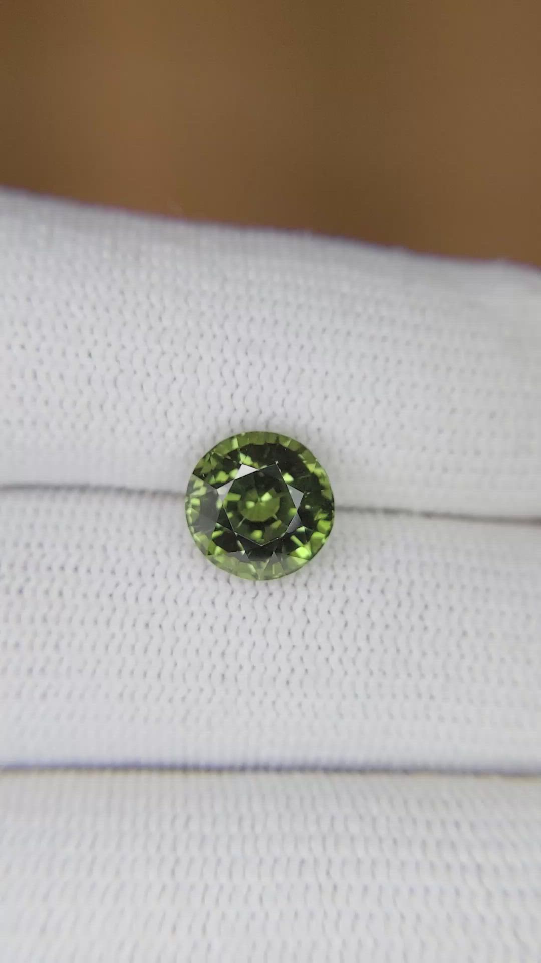 3.49 Ct. Green Sapphire from Ceylon (Sri Lanka) Size Video