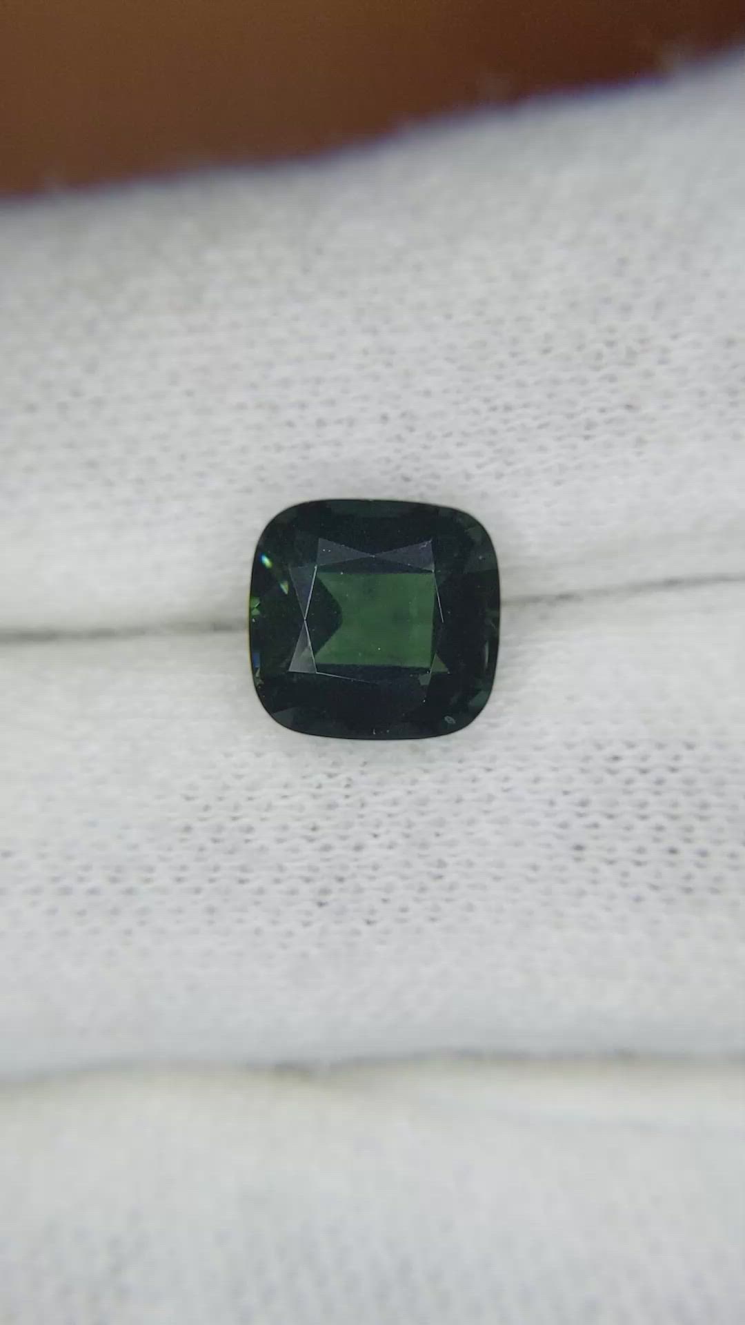 2.30 Ct. Sapphire from Ceylon (Sri Lanka) Size Video