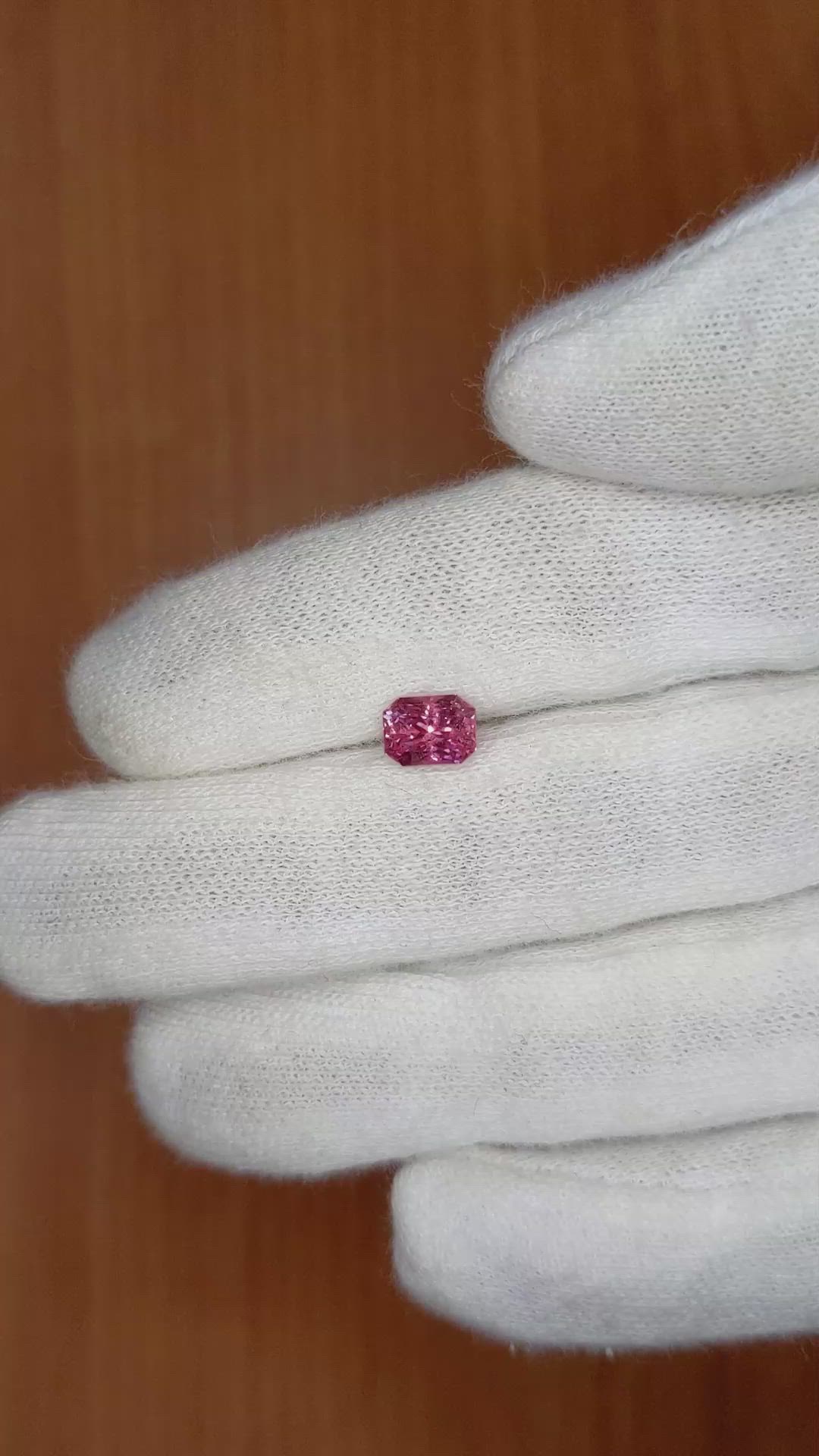 1.39 Ct. Reddish Pink Sapphire from Ceylon (Sri Lanka) Size Video