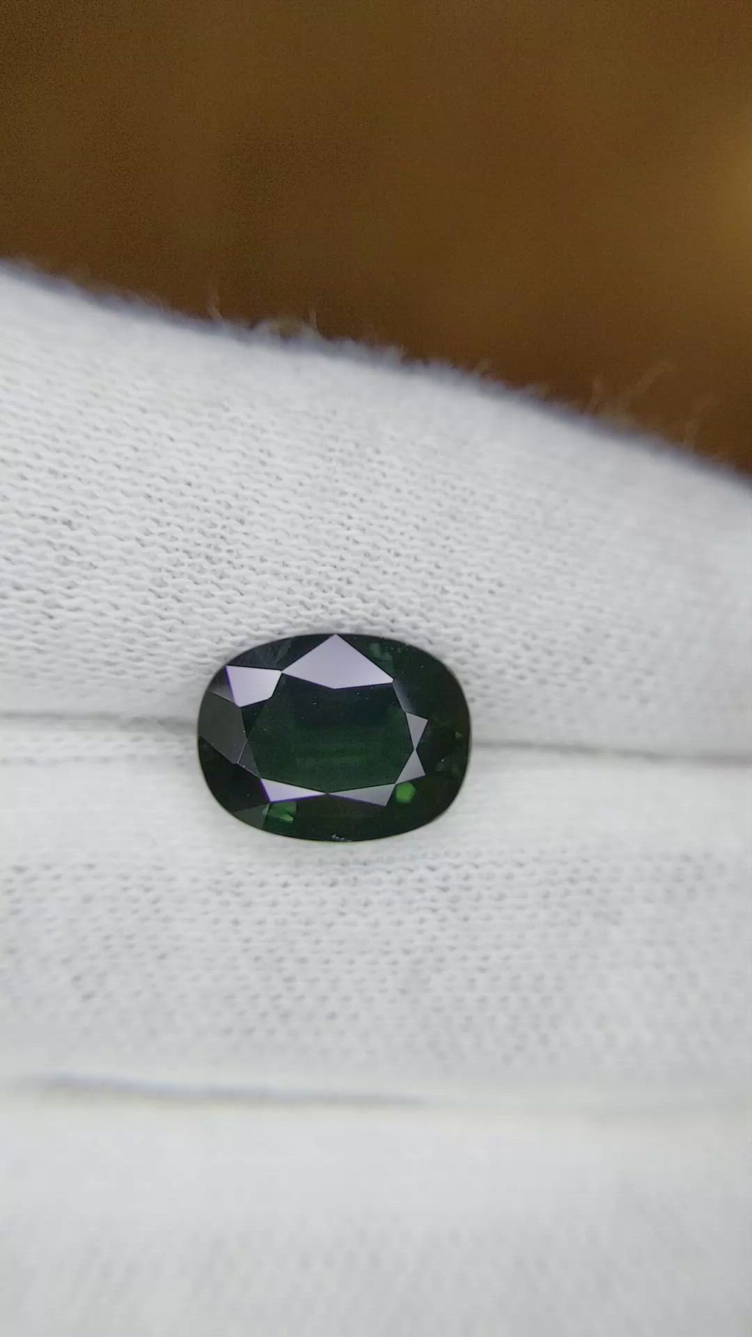 4.10 Ct. Sapphire from Ceylon (Sri Lanka) Size Video