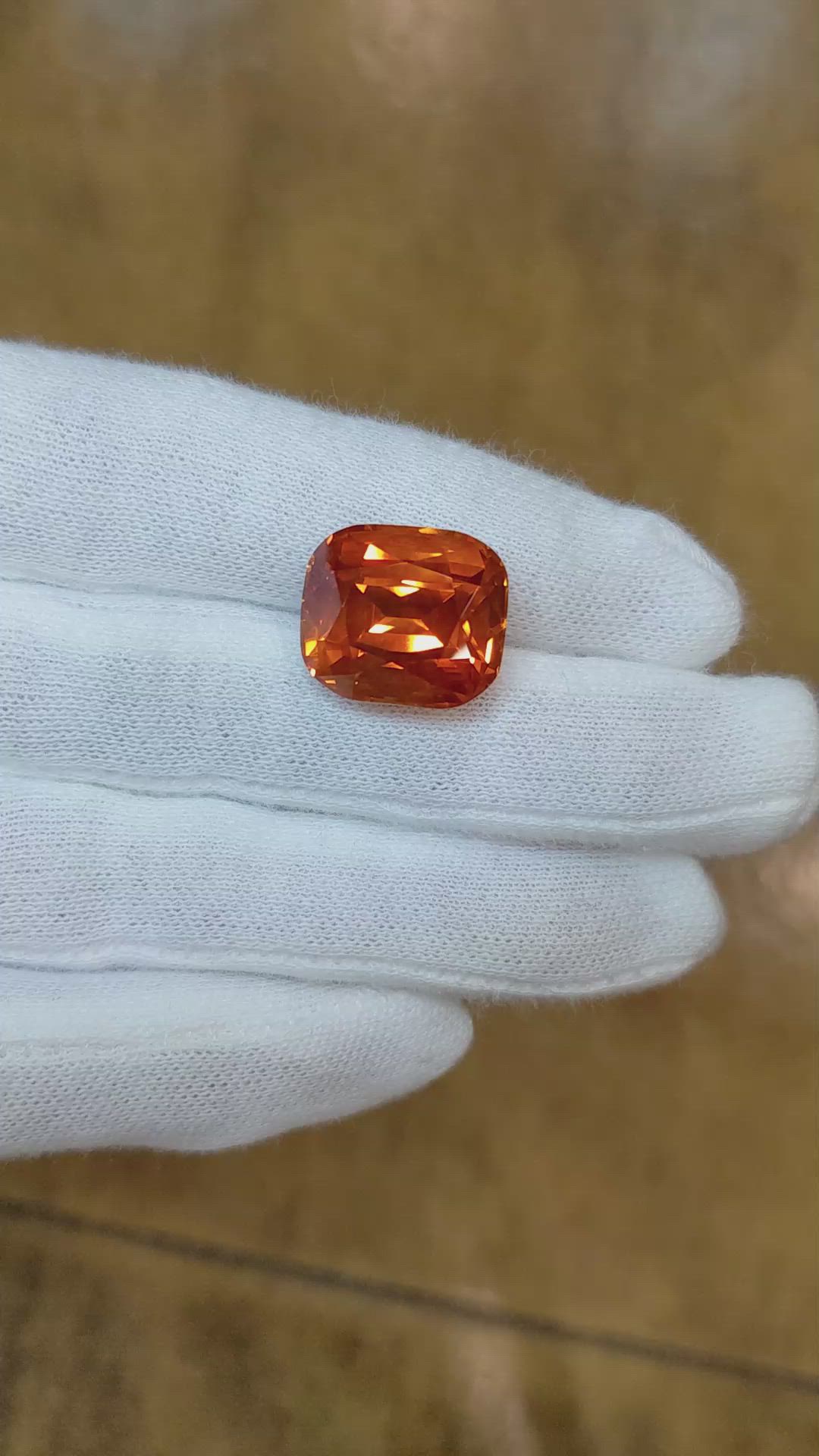20.75 Ct. Orange Sapphire from Ceylon (Sri Lanka) Size Video
