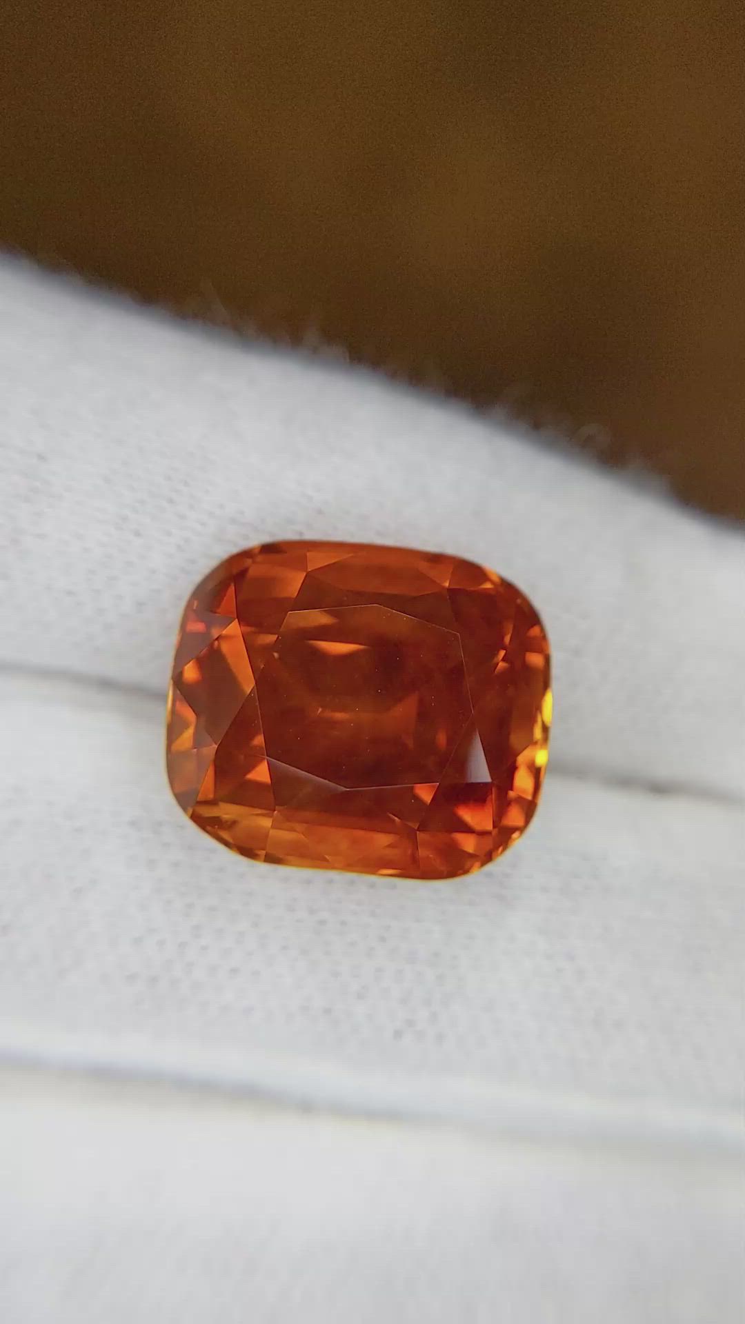 20.75 Ct. Orange Sapphire from Ceylon (Sri Lanka) Size Video