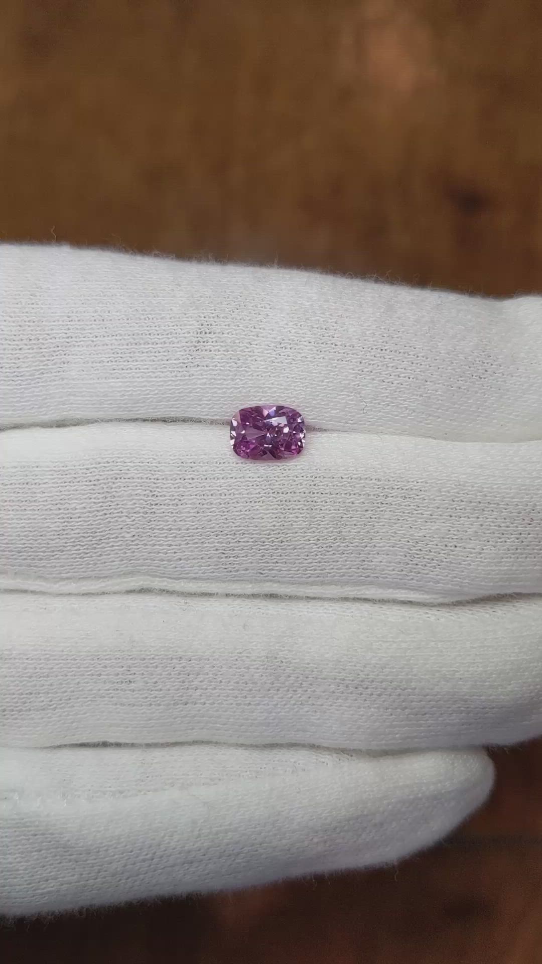 1.05 Ct. Pinkish Purple Sapphire from Ceylon (Sri Lanka) Size Video