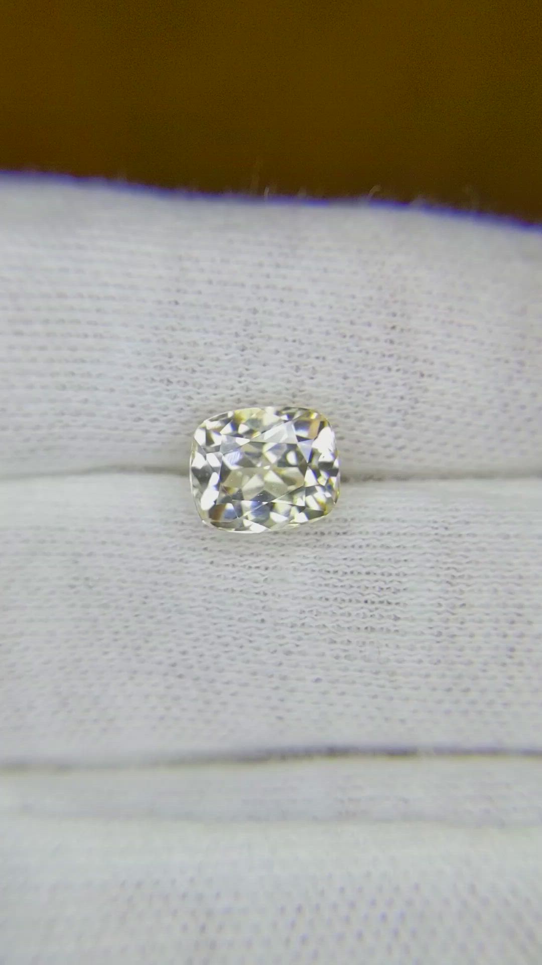 3.22 Ct. Yellow Sapphire from Ceylon (Sri Lanka) Size Video