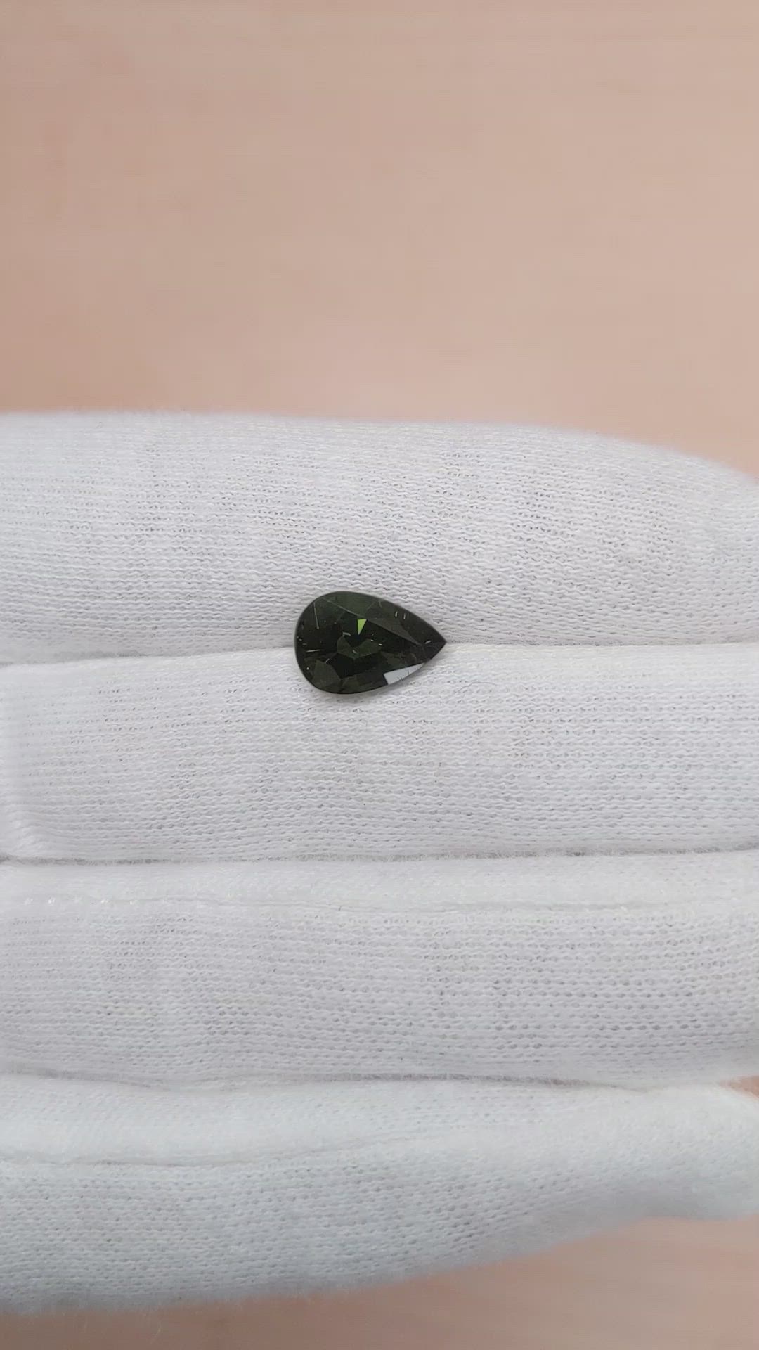 2.69 Ct. Yellowish Green Sapphire from Ceylon (Sri Lanka) Size Video
