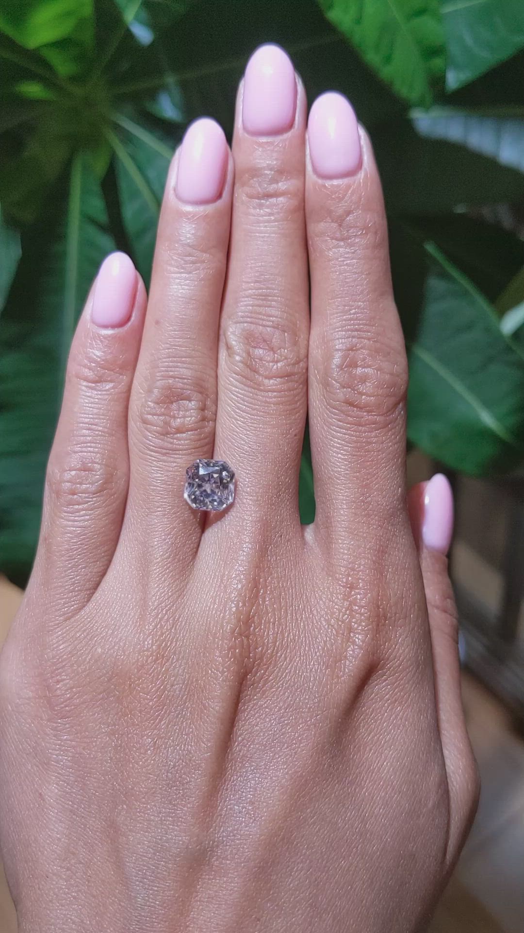 4.80 Ct. White Sapphire from Ceylon (Sri Lanka) Size Video