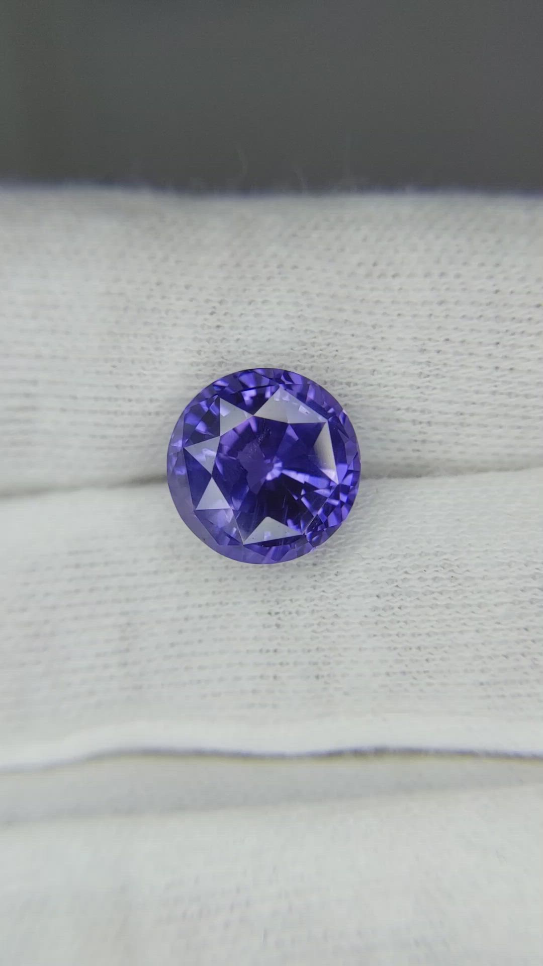 6.90 Ct. Violet Sapphire from Ceylon (Sri Lanka) Size Video