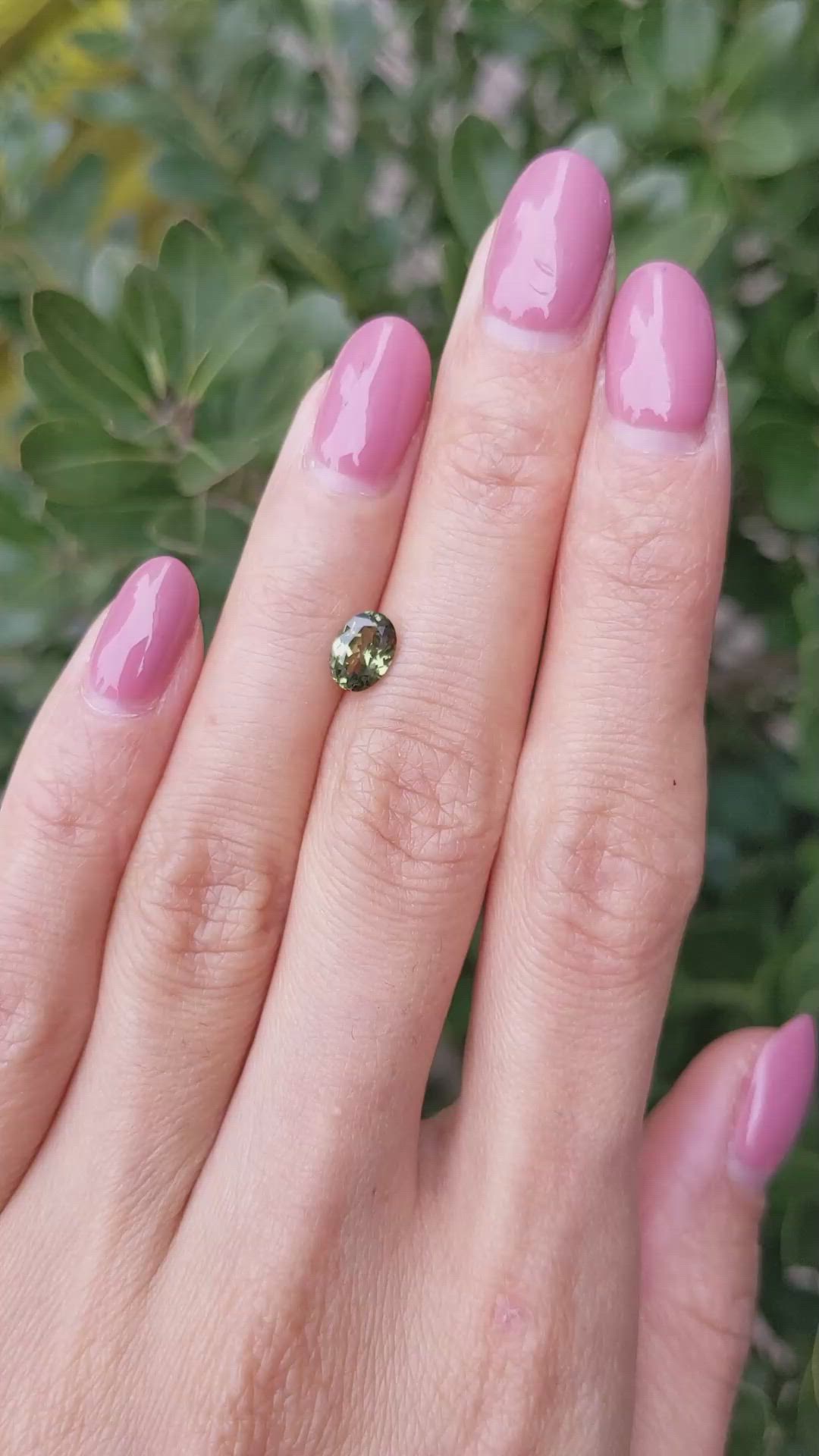 1.00 Ct. Yellowish Green Sapphire from Ceylon (Sri Lanka) Size Video