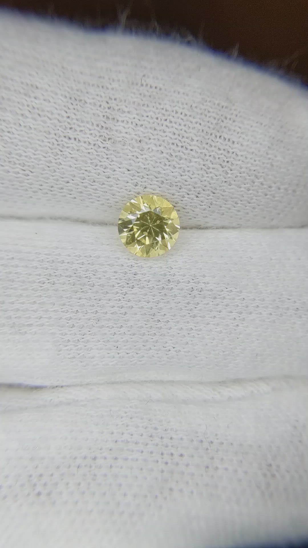 0.80 Ct. Yellow Sapphire from Ceylon (Sri Lanka) Size Video