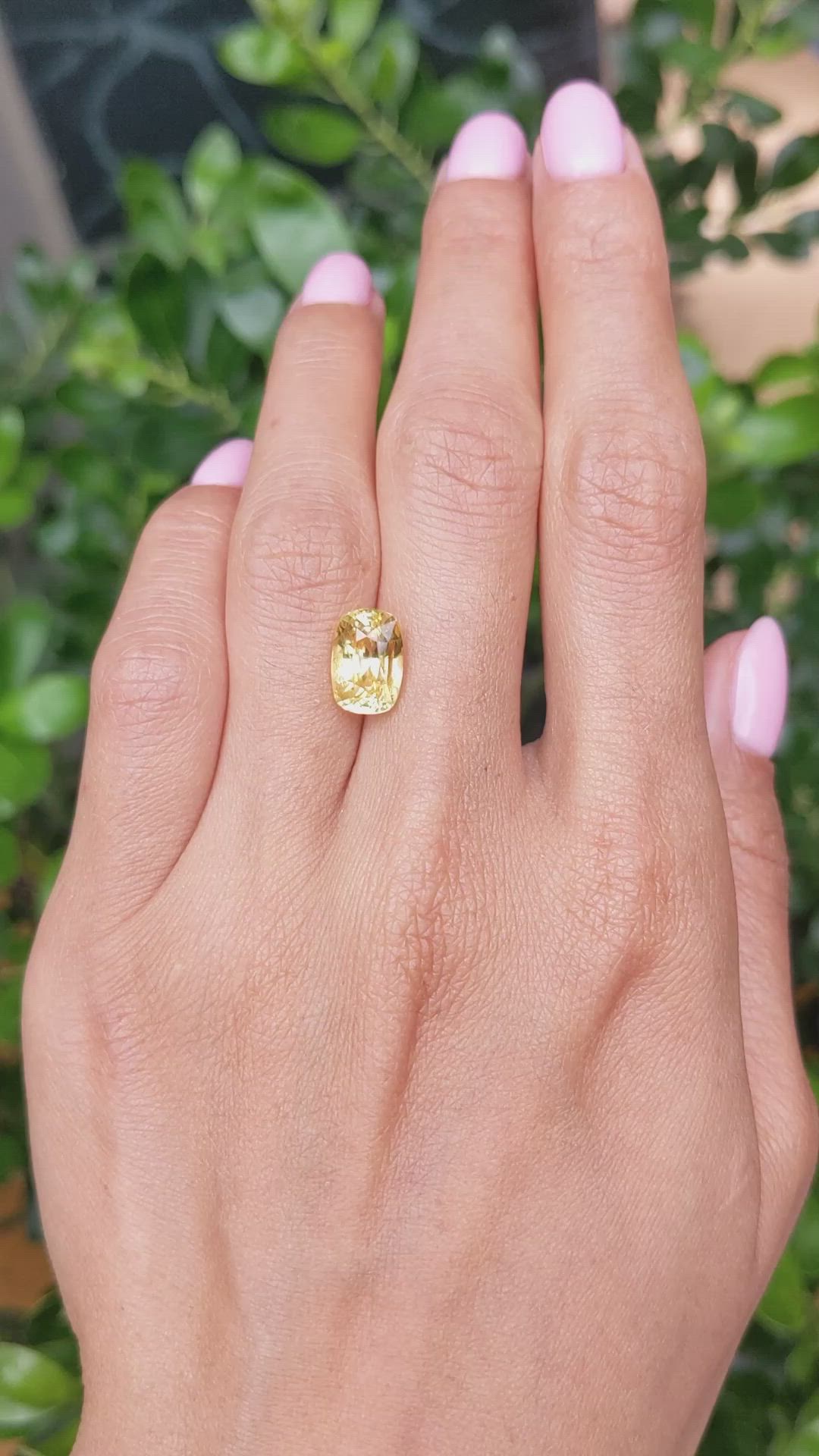 4.40 Ct. Yellow Sapphire from Ceylon (Sri Lanka) Size Video