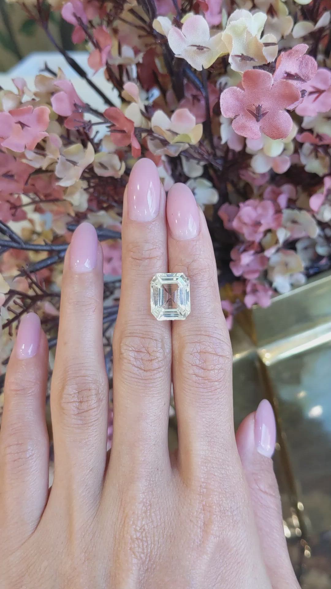 10.39 Ct. Yellow Sapphire from Ceylon (Sri Lanka) Size Video
