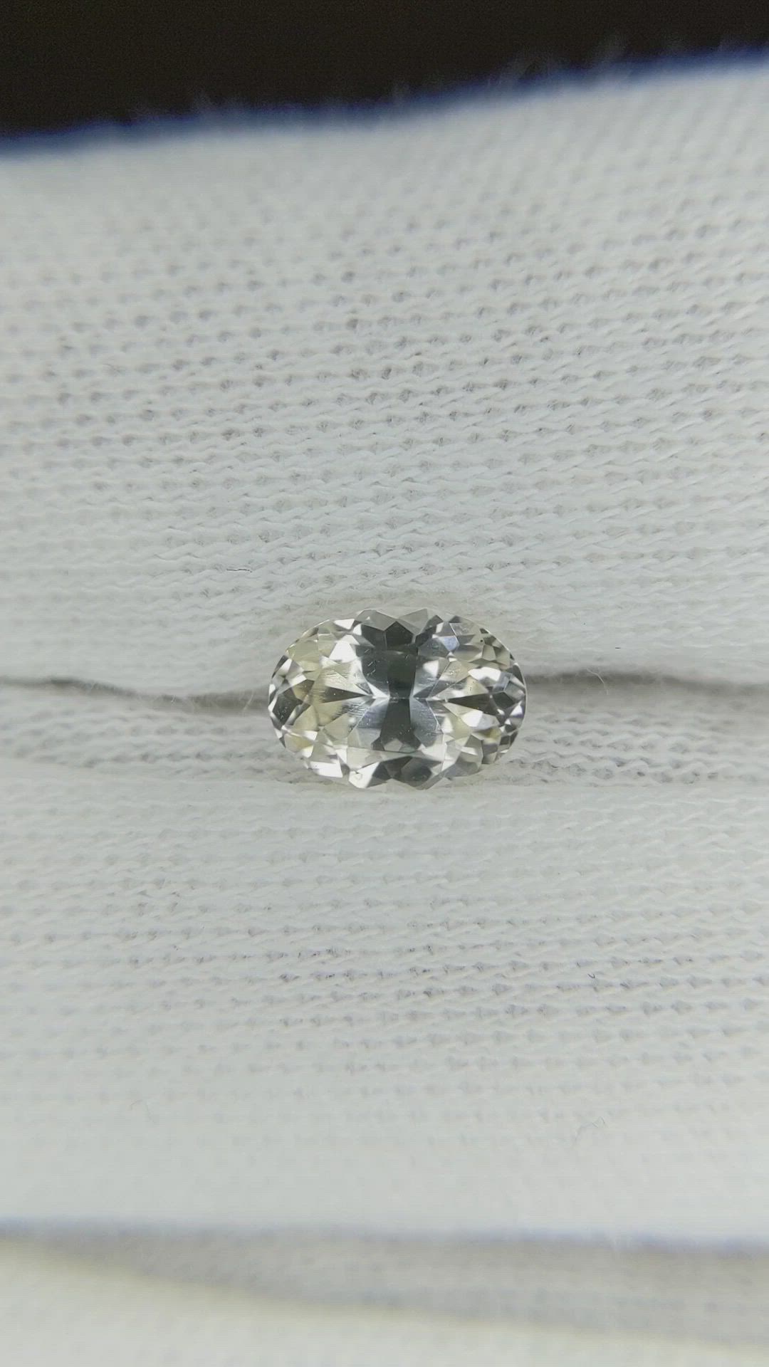 0.91 Ct. Sapphire from Ceylon (Sri Lanka) Size Video
