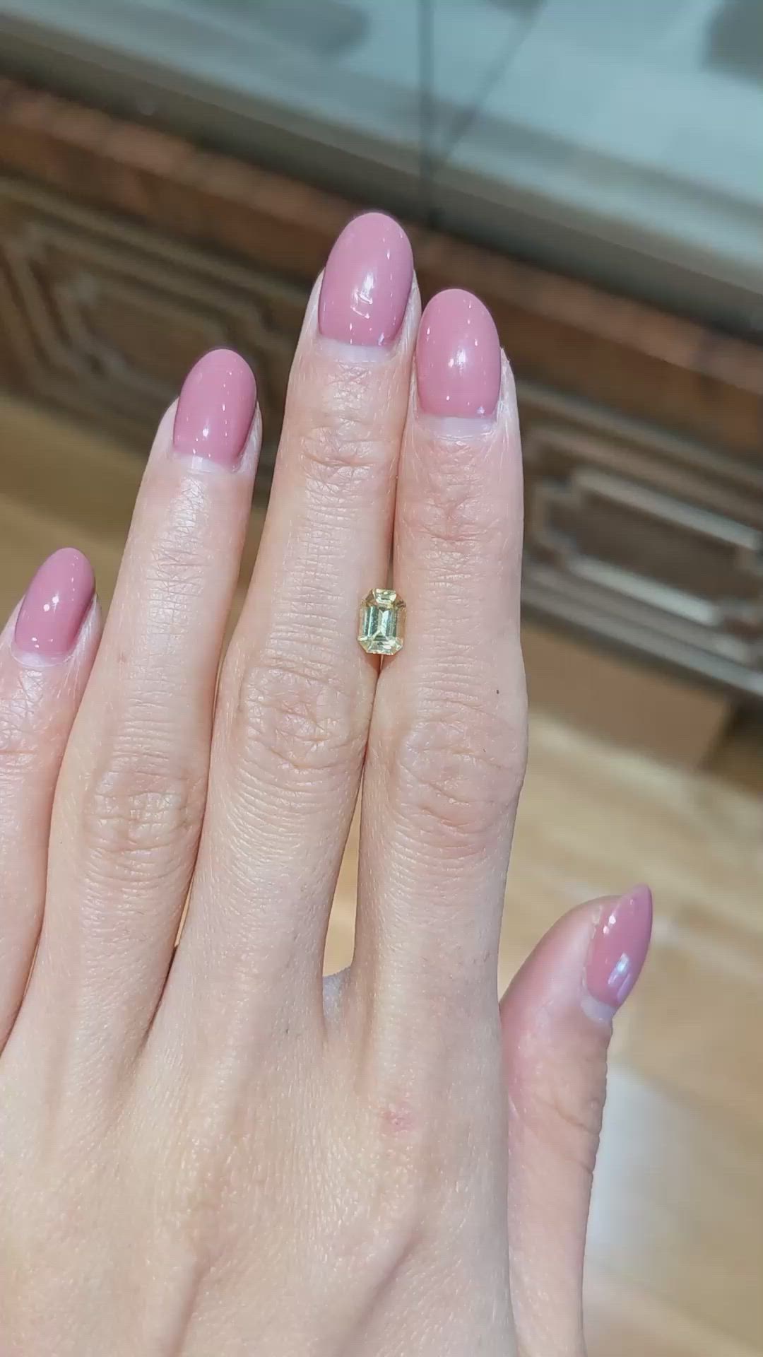 1.00 Ct. Yellow Sapphire from Ceylon (Sri Lanka) Size Video