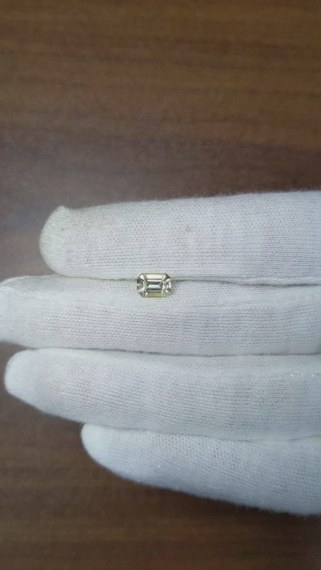 1.13 Ct. Yellow Sapphire from Ceylon (Sri Lanka) Size Video