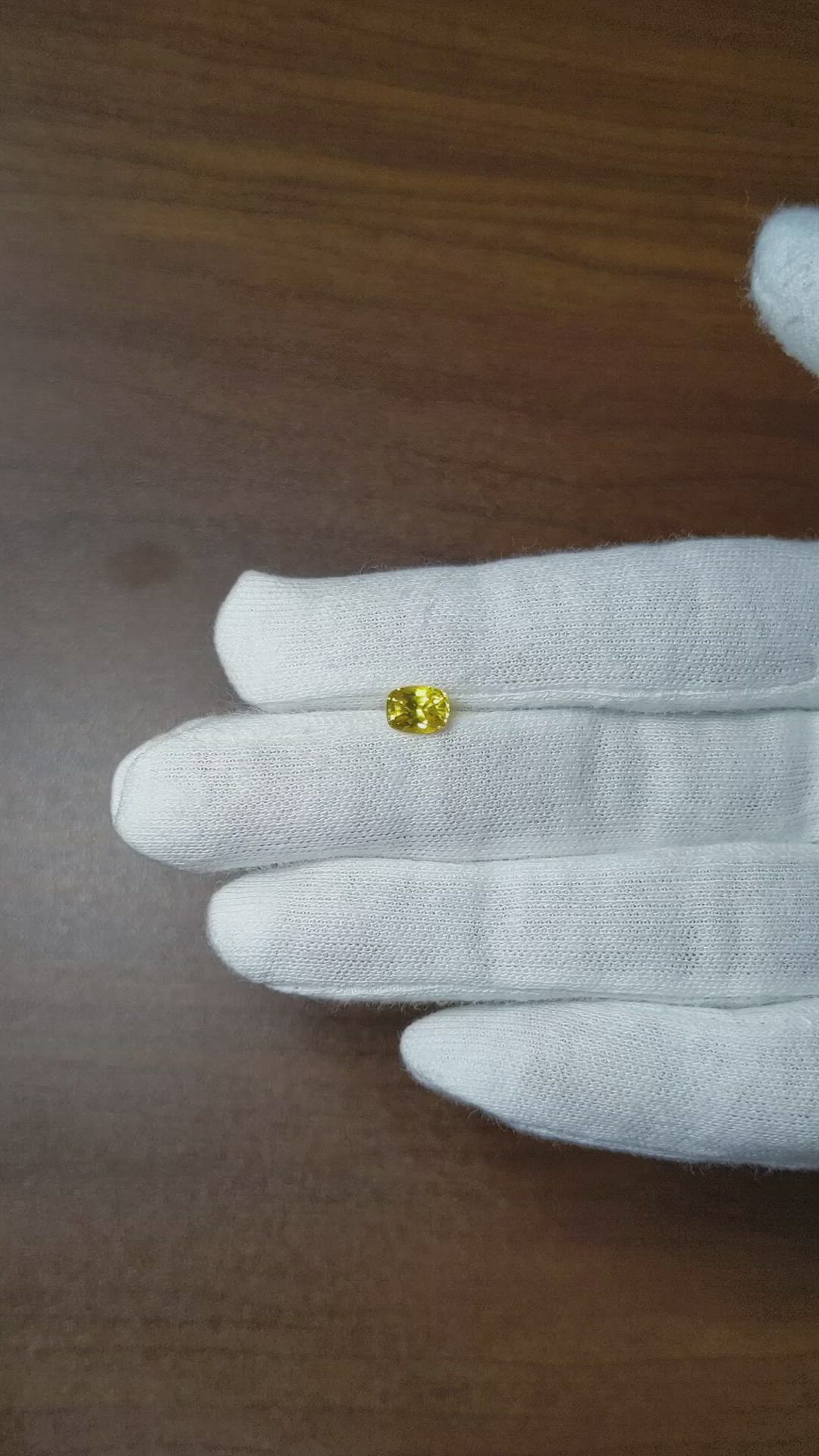 1.06 Ct. Yellow Sapphire from Ceylon (Sri Lanka) Size Video