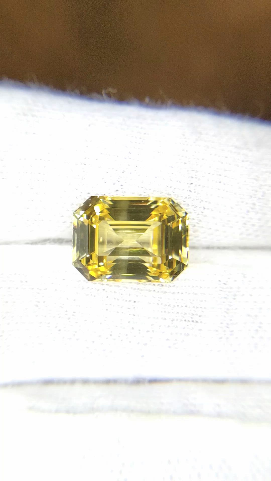 8.57 Ct. Yellow Sapphire from Ceylon (Sri Lanka) Size Video
