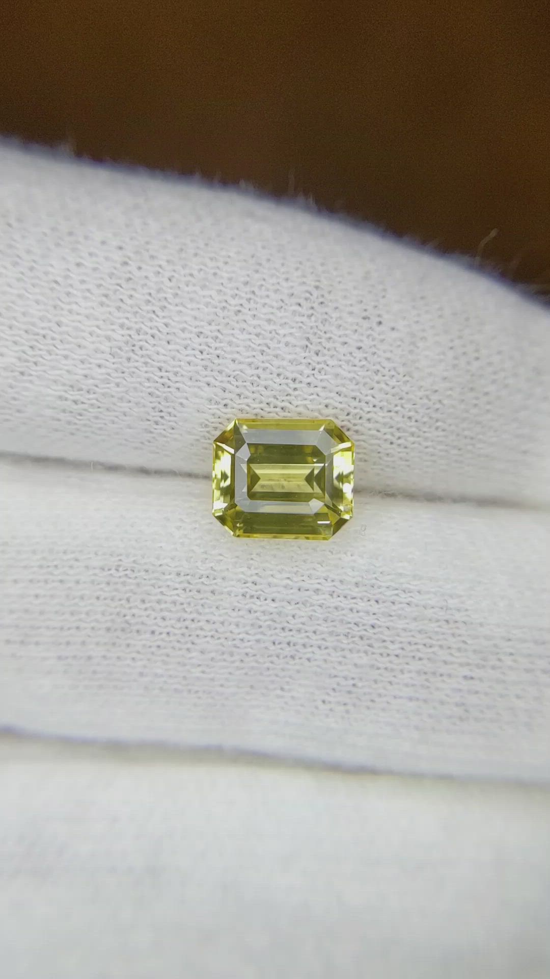 2.10 Ct. Yellow Sapphire from Ceylon (Sri Lanka) Size Video