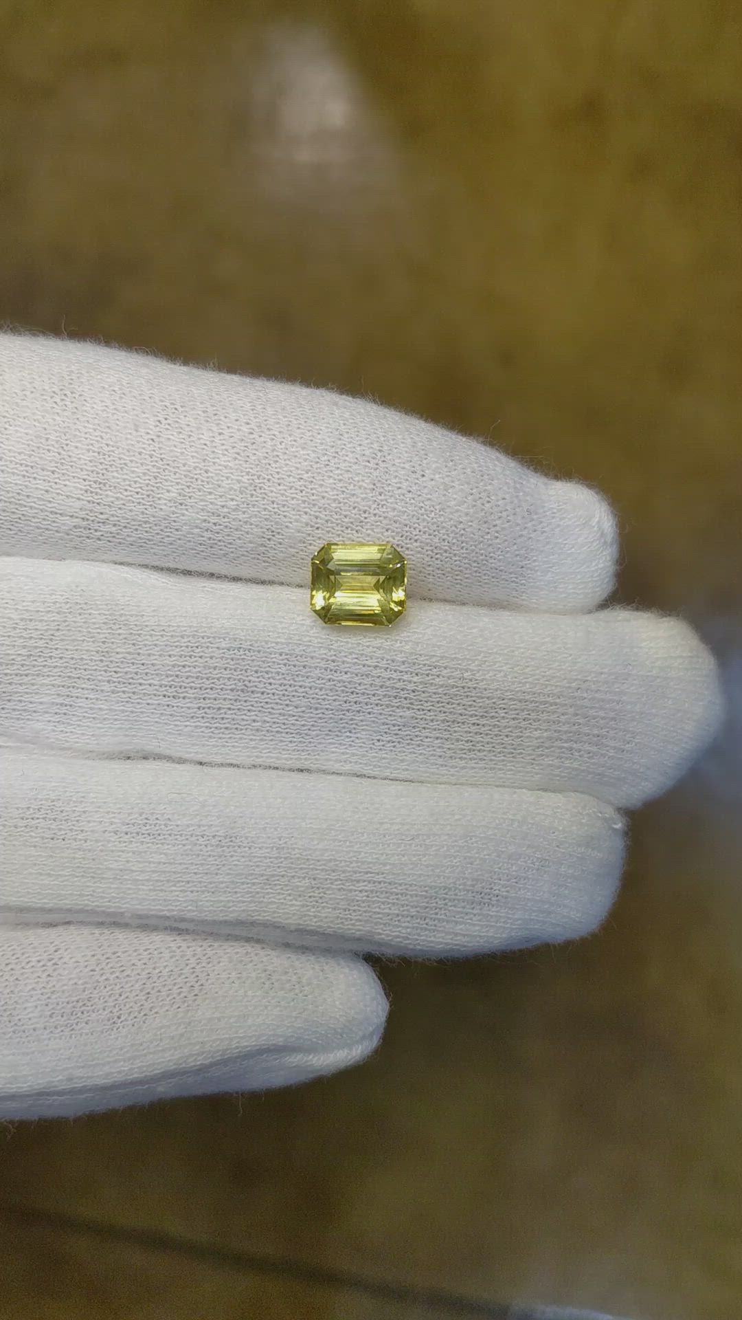 2.10 Ct. Yellow Sapphire from Ceylon (Sri Lanka) Size Video