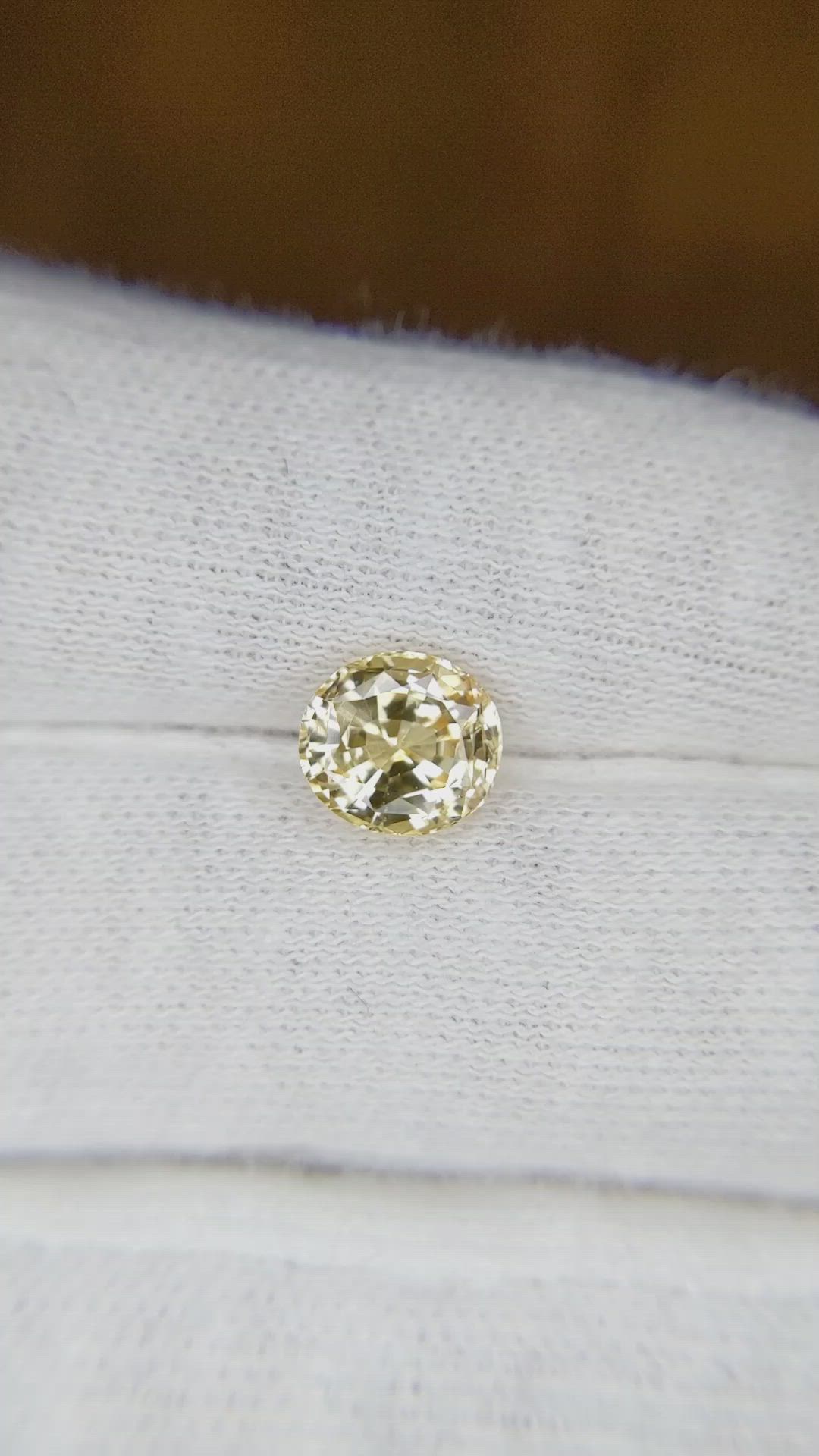 2.01 Ct. Yellow Sapphire from Ceylon (Sri Lanka) Size Video