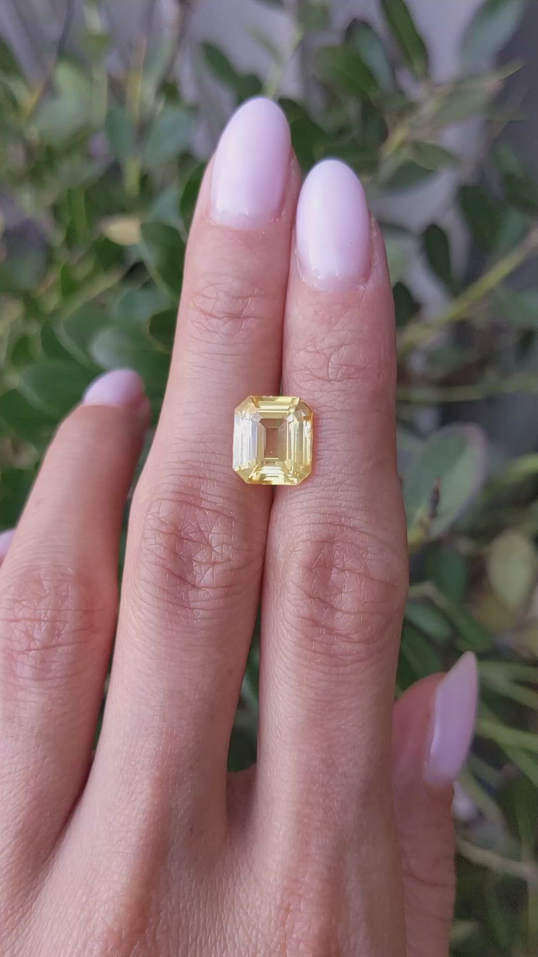 6.10 Ct. Yellow Sapphire from Ceylon (Sri Lanka) Size Video