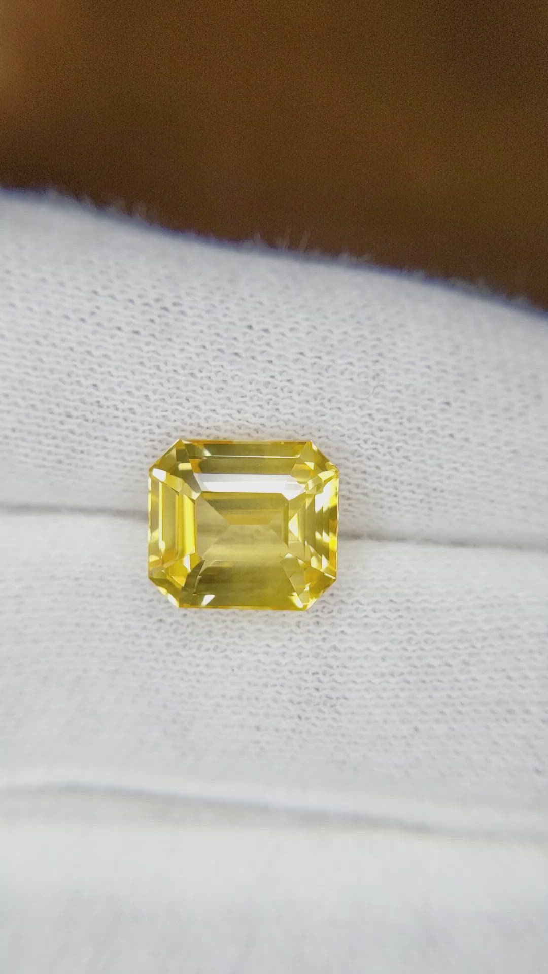 6.10 Ct. Yellow Sapphire from Ceylon (Sri Lanka) Size Video