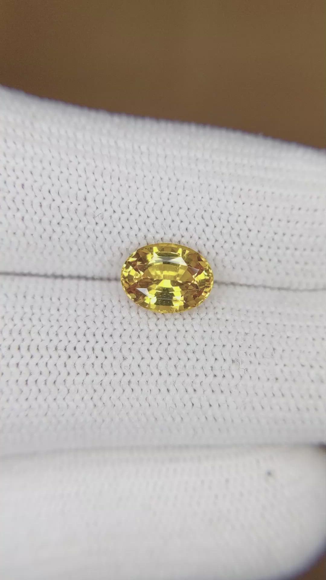 1.79 Ct. Yellow Sapphire from Ceylon (Sri Lanka) Size Video