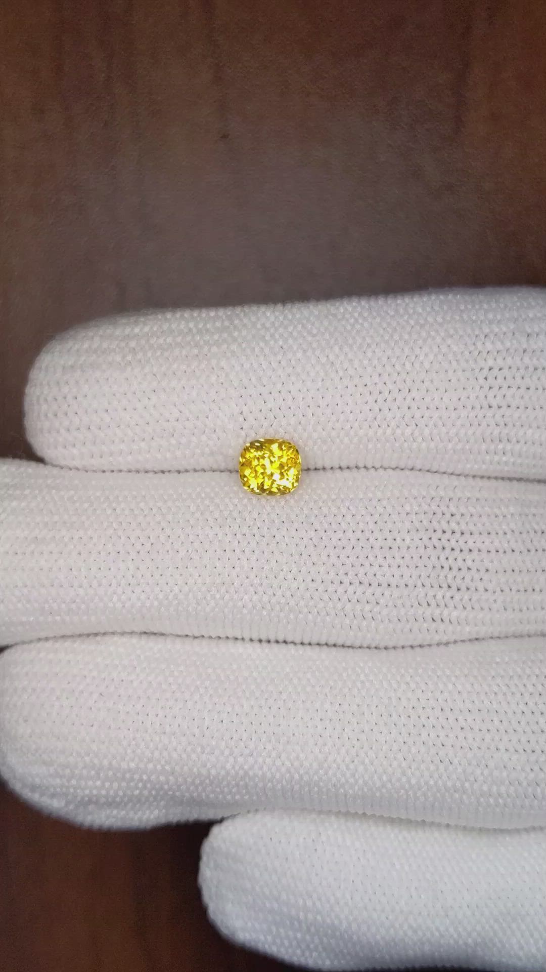 0.94 Ct. Sapphire from Ceylon (Sri Lanka) Size Video