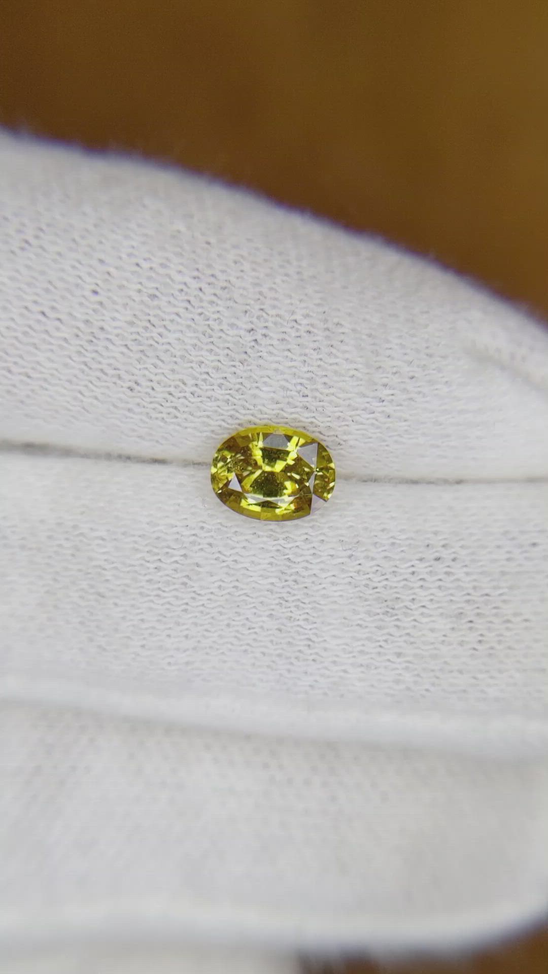 0.96 Ct. Greenish Yellow Sapphire from Ceylon (Sri Lanka) Size Video