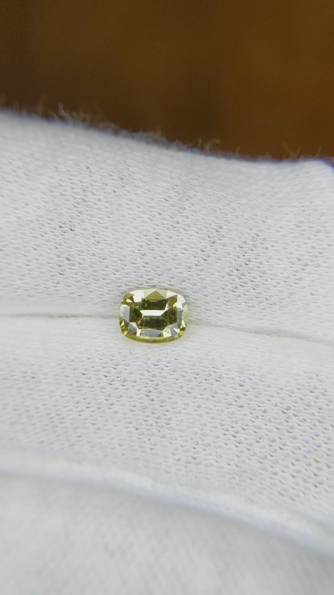 0.70 Ct. Yellowish Green Sapphire from Ceylon (Sri Lanka) Size Video