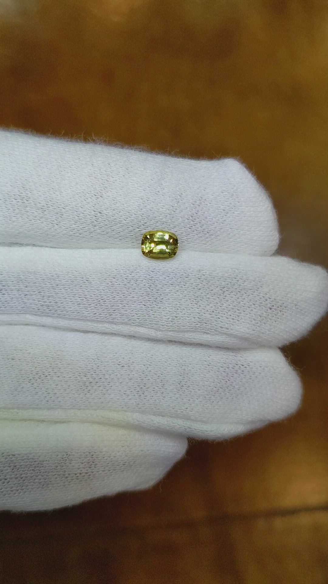 0.70 Ct. Yellowish Green Sapphire from Ceylon (Sri Lanka) Size Video