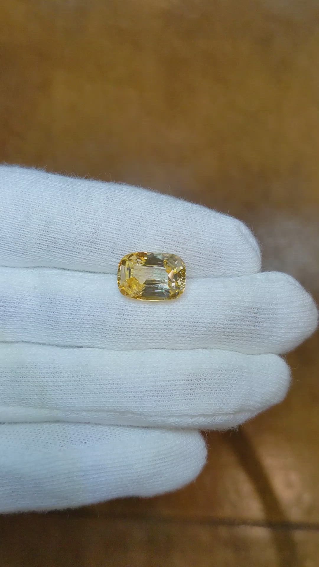 6.05 Ct. Yellow Sapphire from Ceylon (Sri Lanka) Size Video