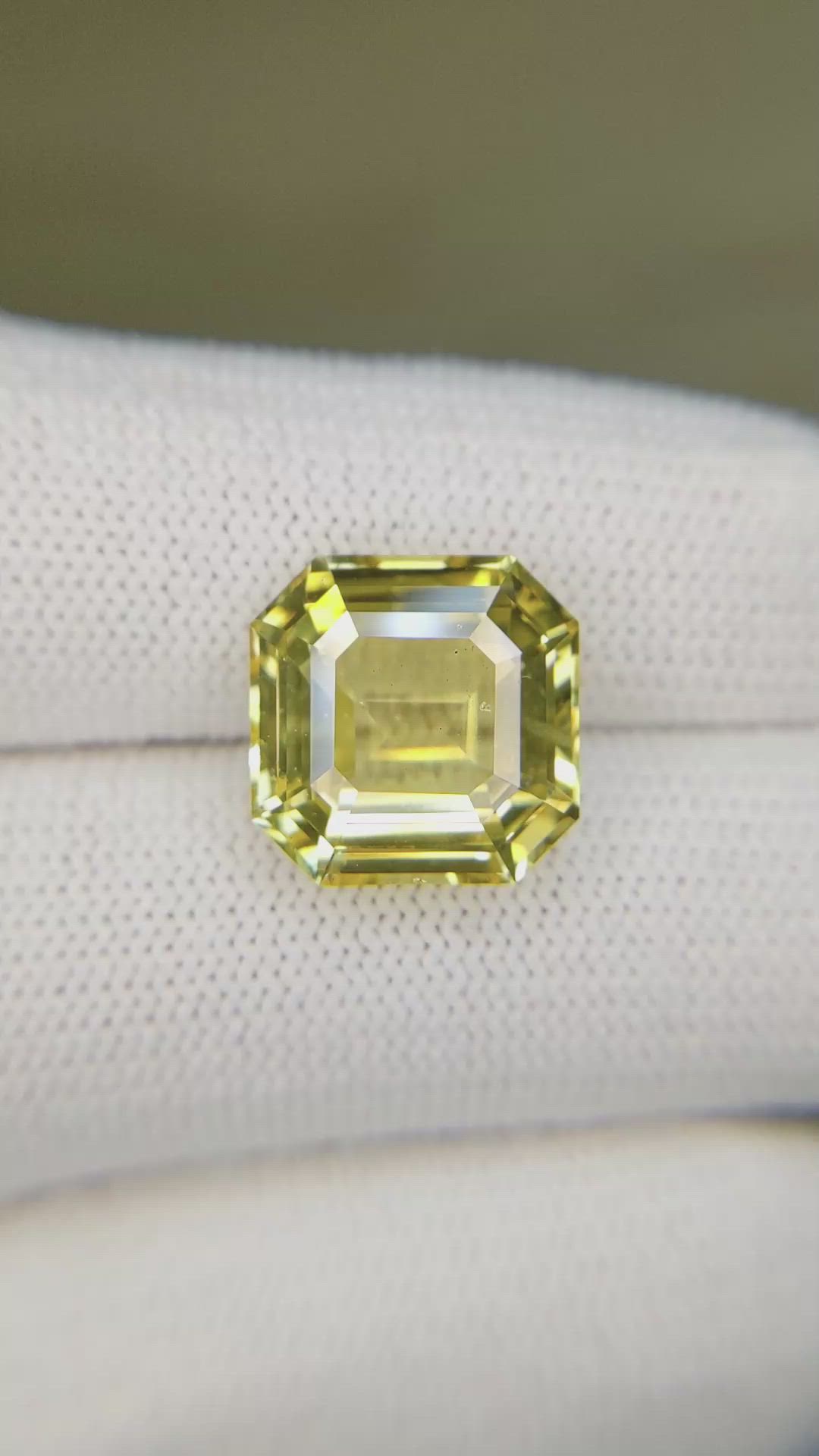 10.02 Ct. Yellow Sapphire from Ceylon (Sri Lanka) Size Video