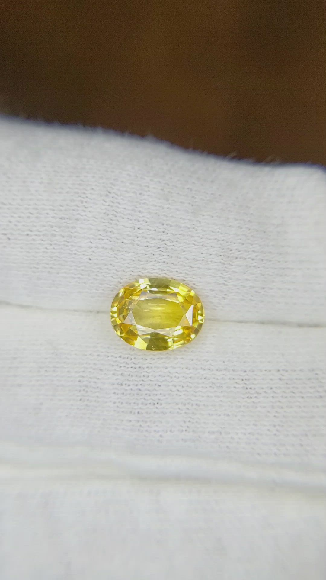 2.10 Ct. Yellow Sapphire from Ceylon (Sri Lanka) Size Video