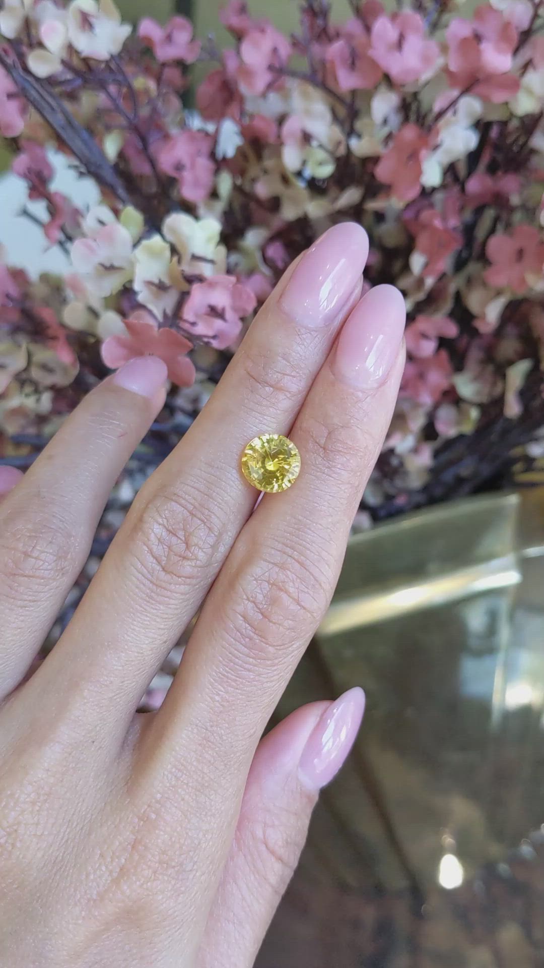 4.19 Ct. Yellow Sapphire from Ceylon (Sri Lanka) Size Video