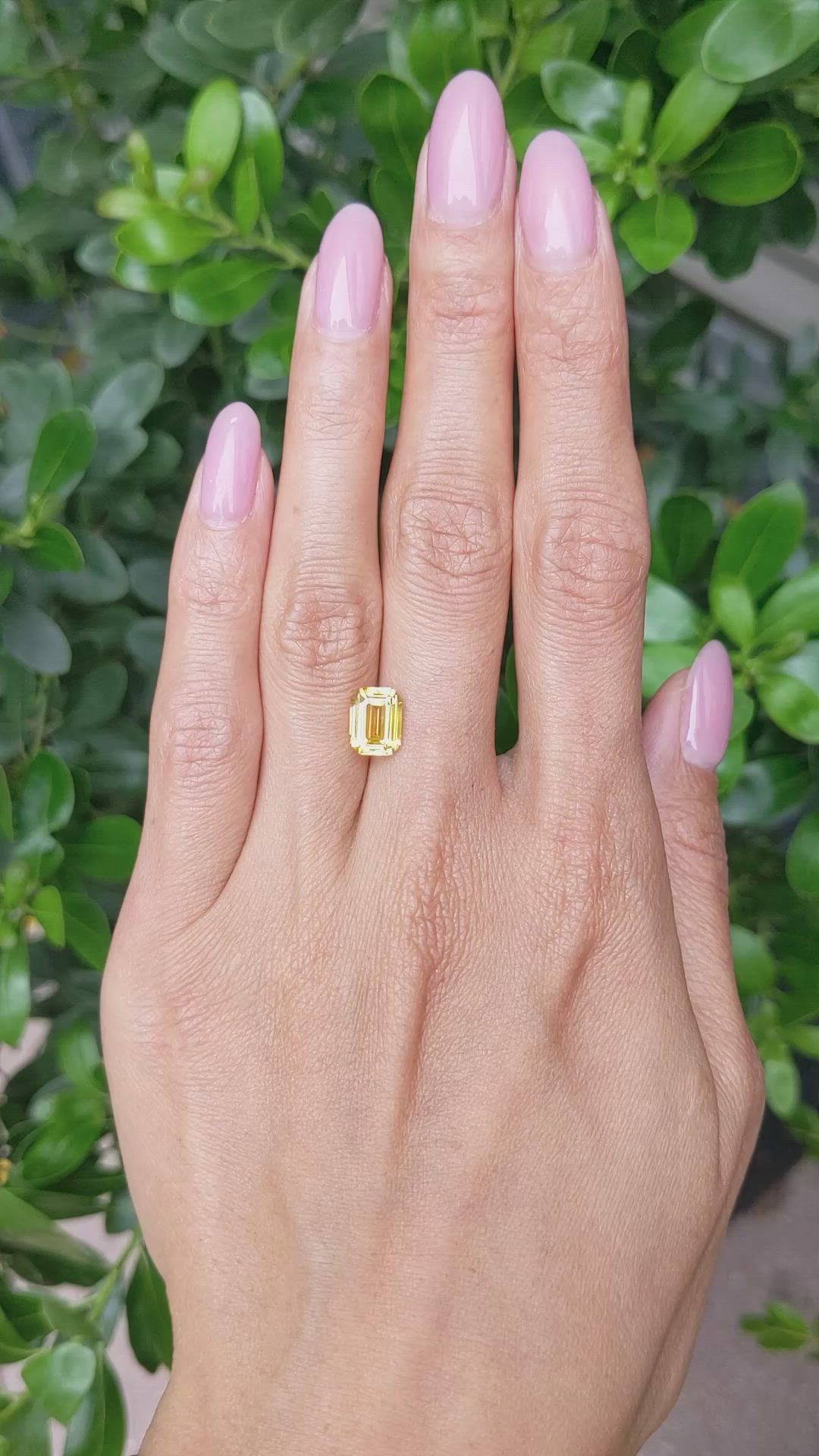 2.61 Ct. Yellow Sapphire from Ceylon (Sri Lanka) Size Video