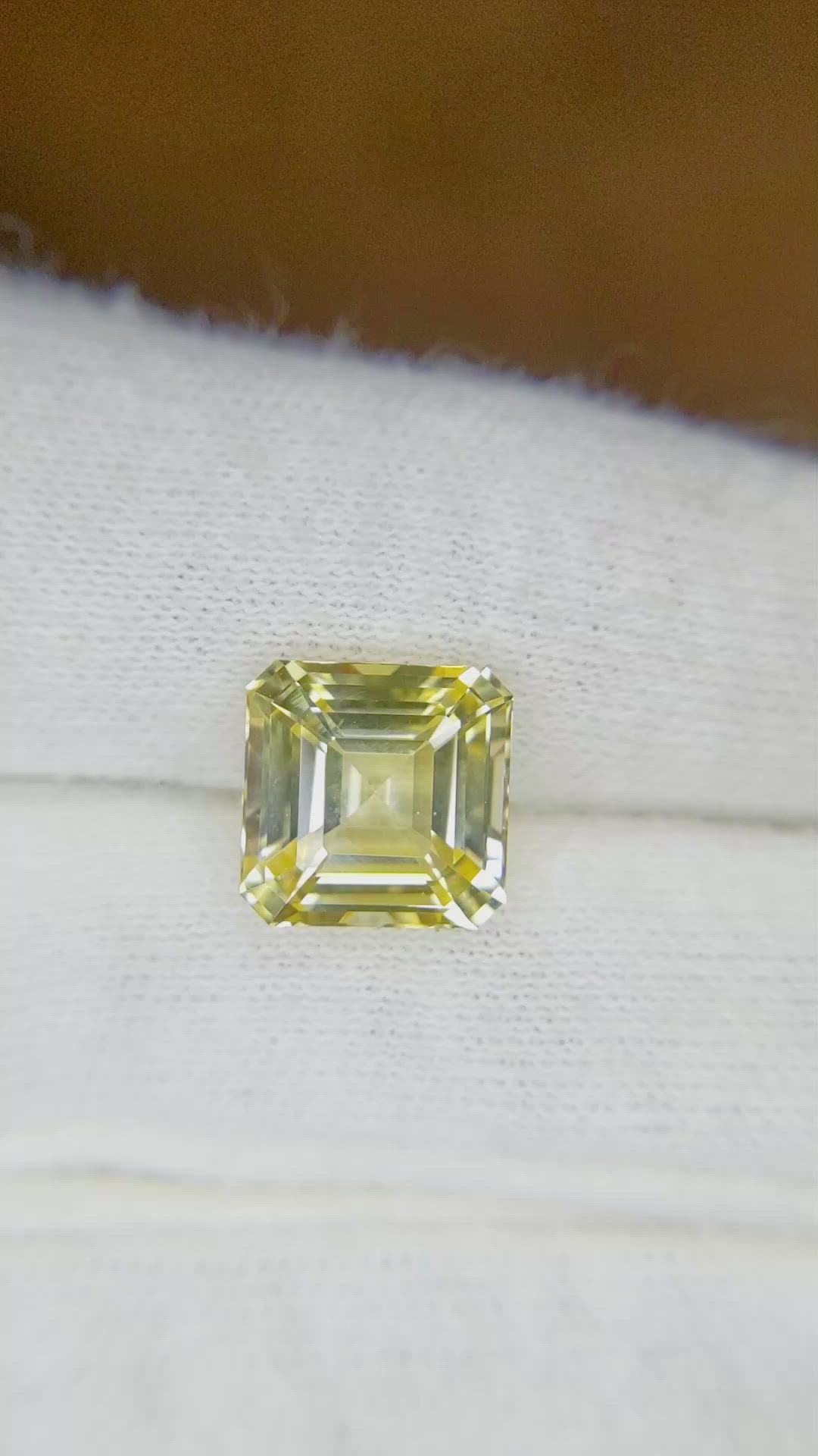5.65 Ct. Yellow Sapphire from Ceylon (Sri Lanka) Size Video