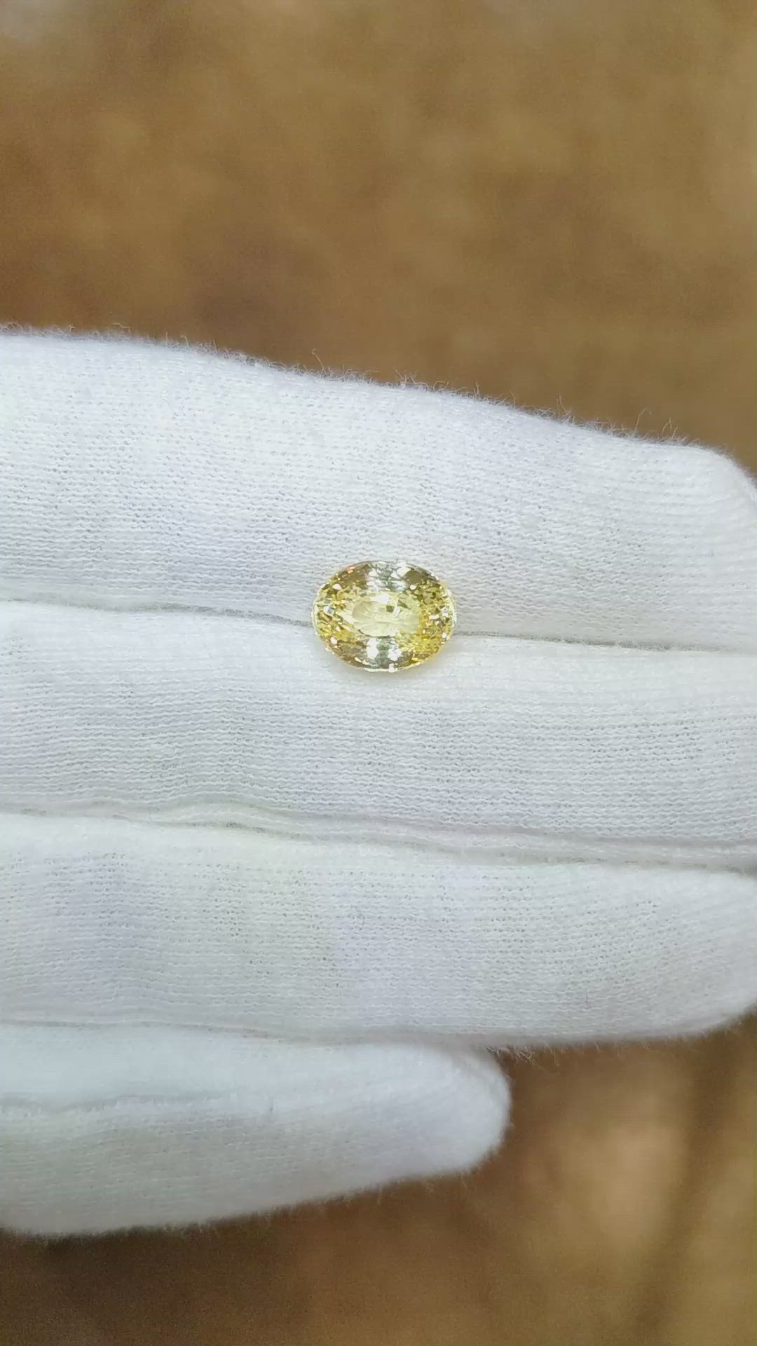 4.01 Ct. Yellow Sapphire from Ceylon (Sri Lanka) Size Video