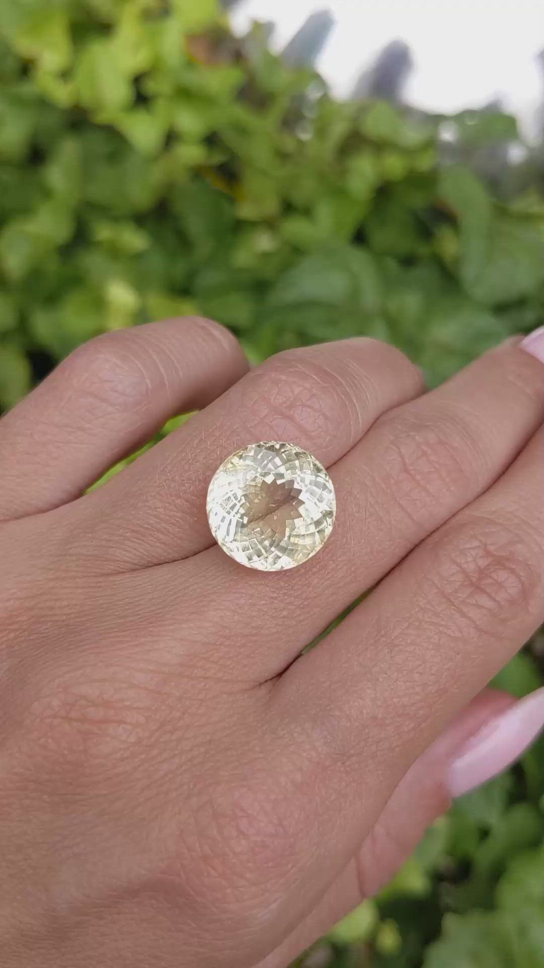 15.51 Ct. Yellow Sapphire from Ceylon (Sri Lanka) Size Video