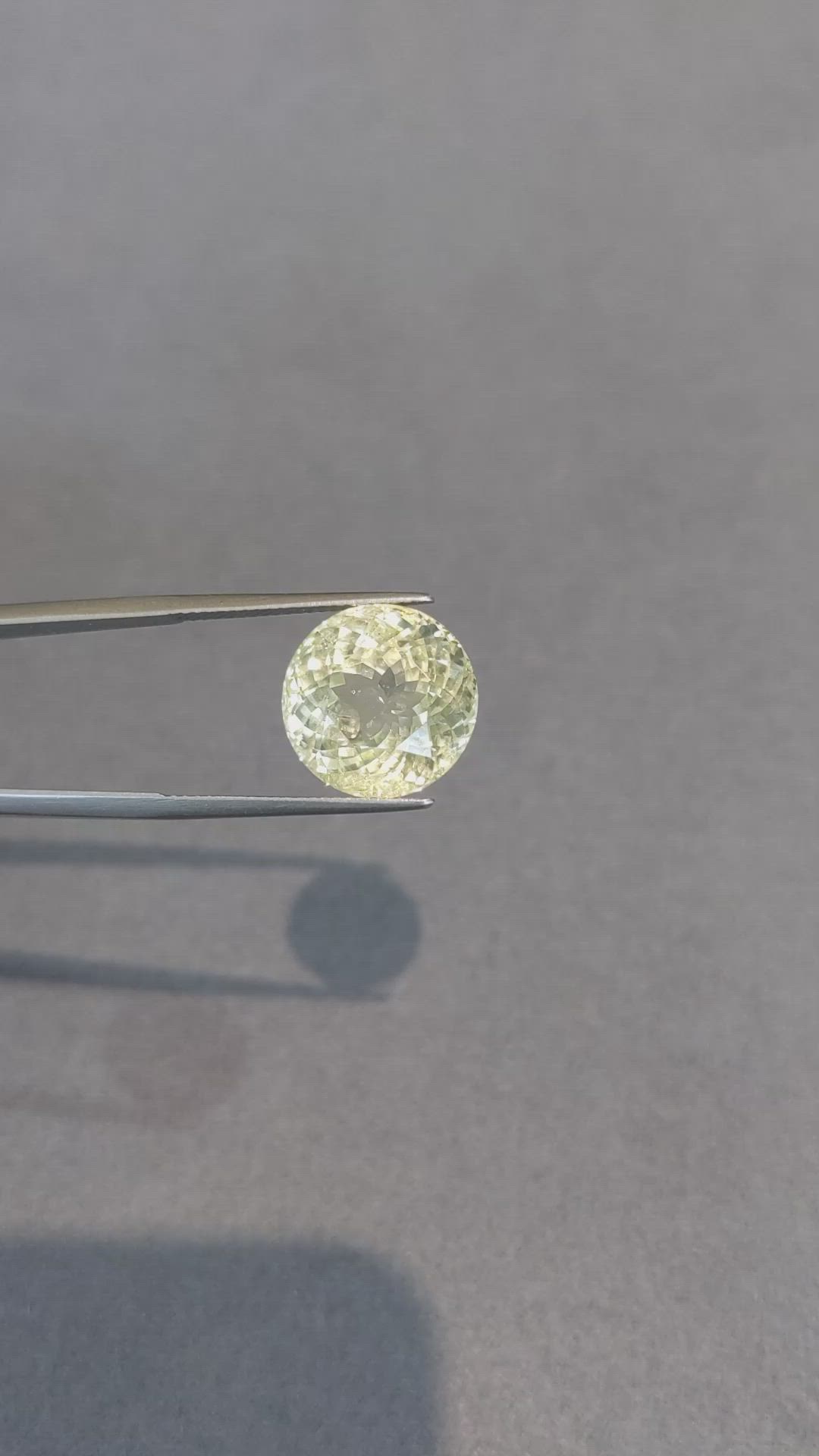 15.51 Ct. Yellow Sapphire from Ceylon (Sri Lanka) Size Video