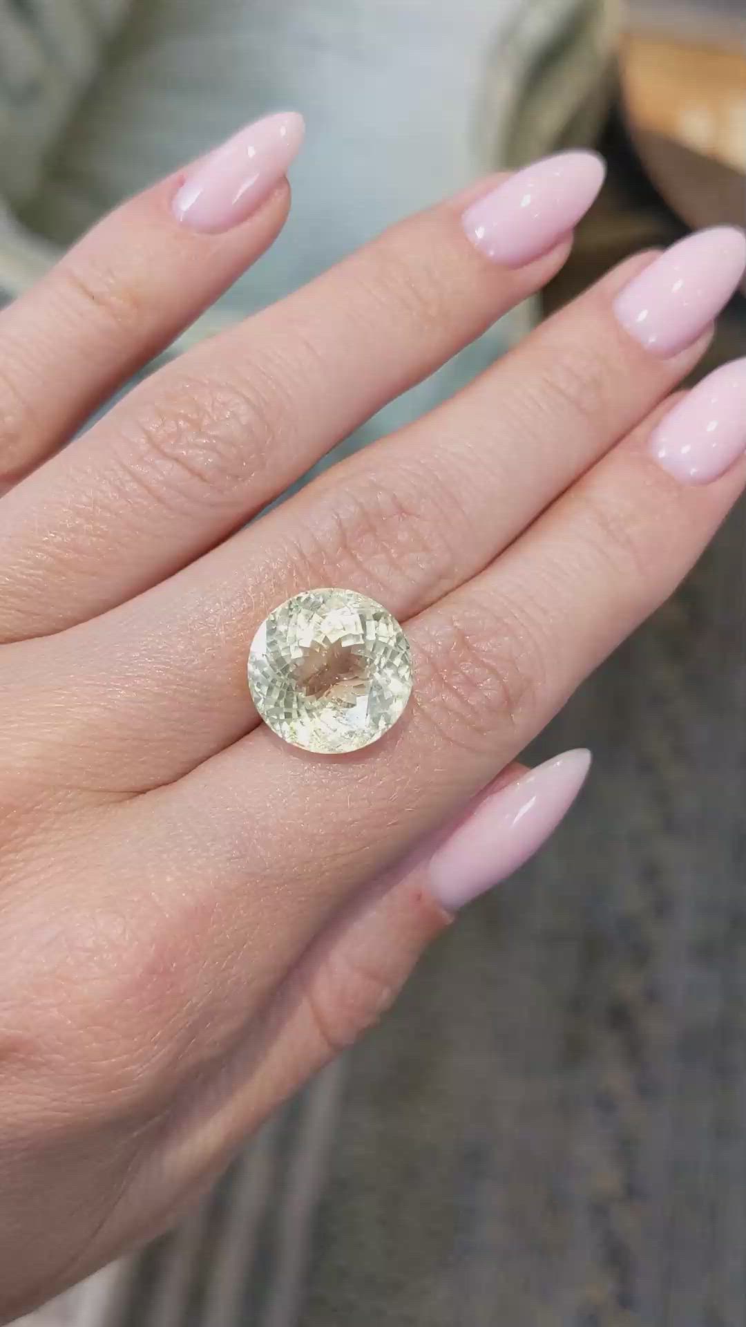 15.51 Ct. Yellow Sapphire from Ceylon (Sri Lanka) Size Video