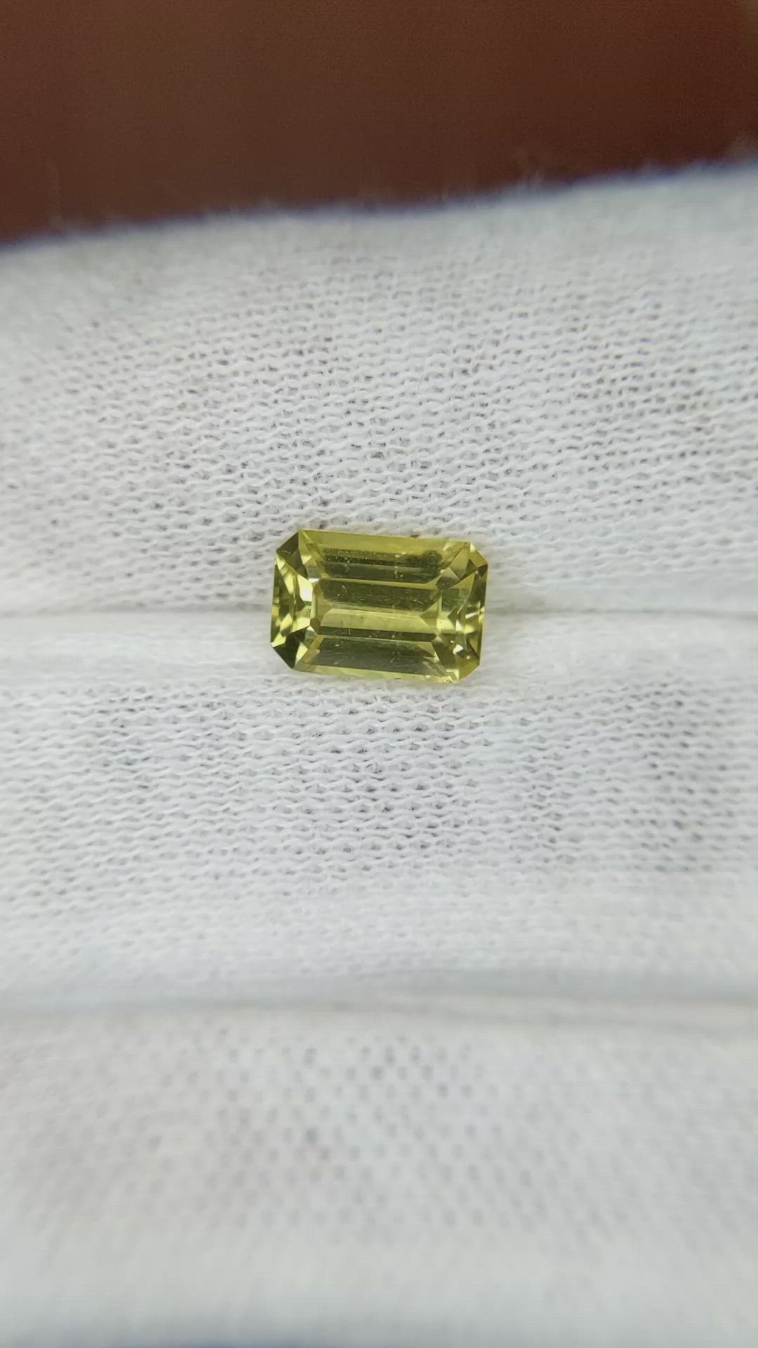 2.01 Ct. Greenish Yellow Sapphire from Ceylon (Sri Lanka) Size Video